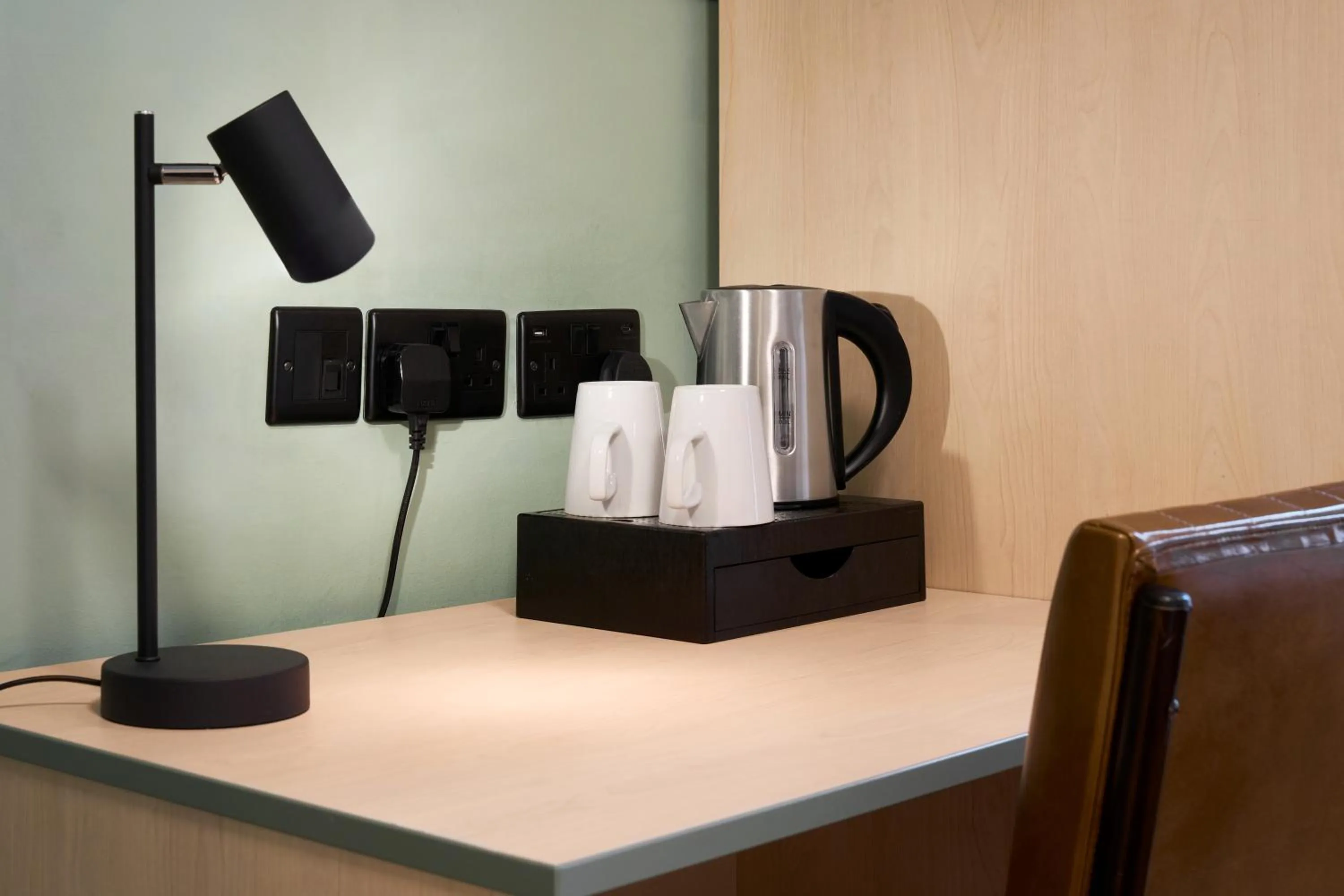 Coffee/tea facilities in Garner Hotel Reading City Centre, an IHG Hotel