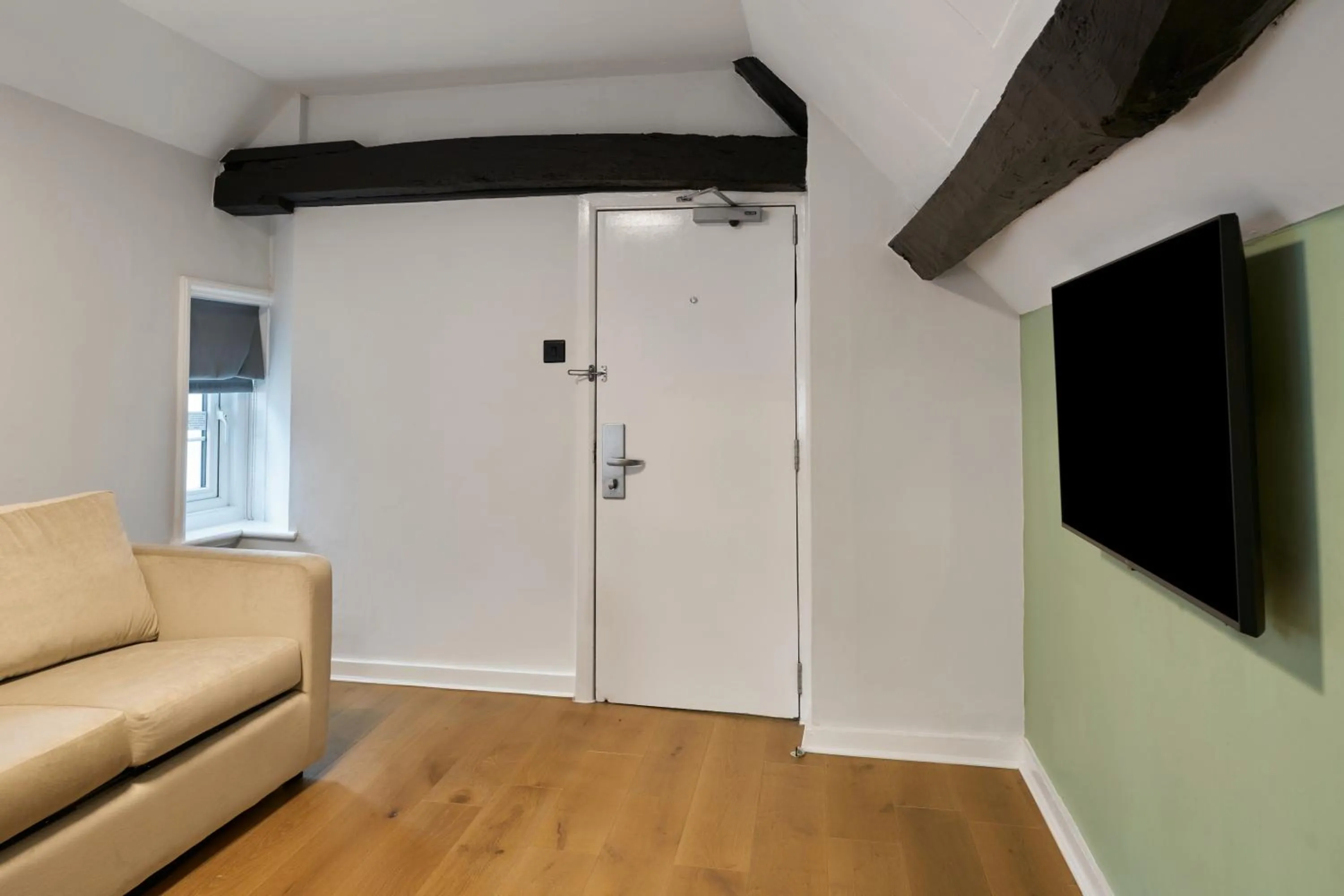 TV and multimedia in Garner Hotel Reading City Centre, an IHG Hotel