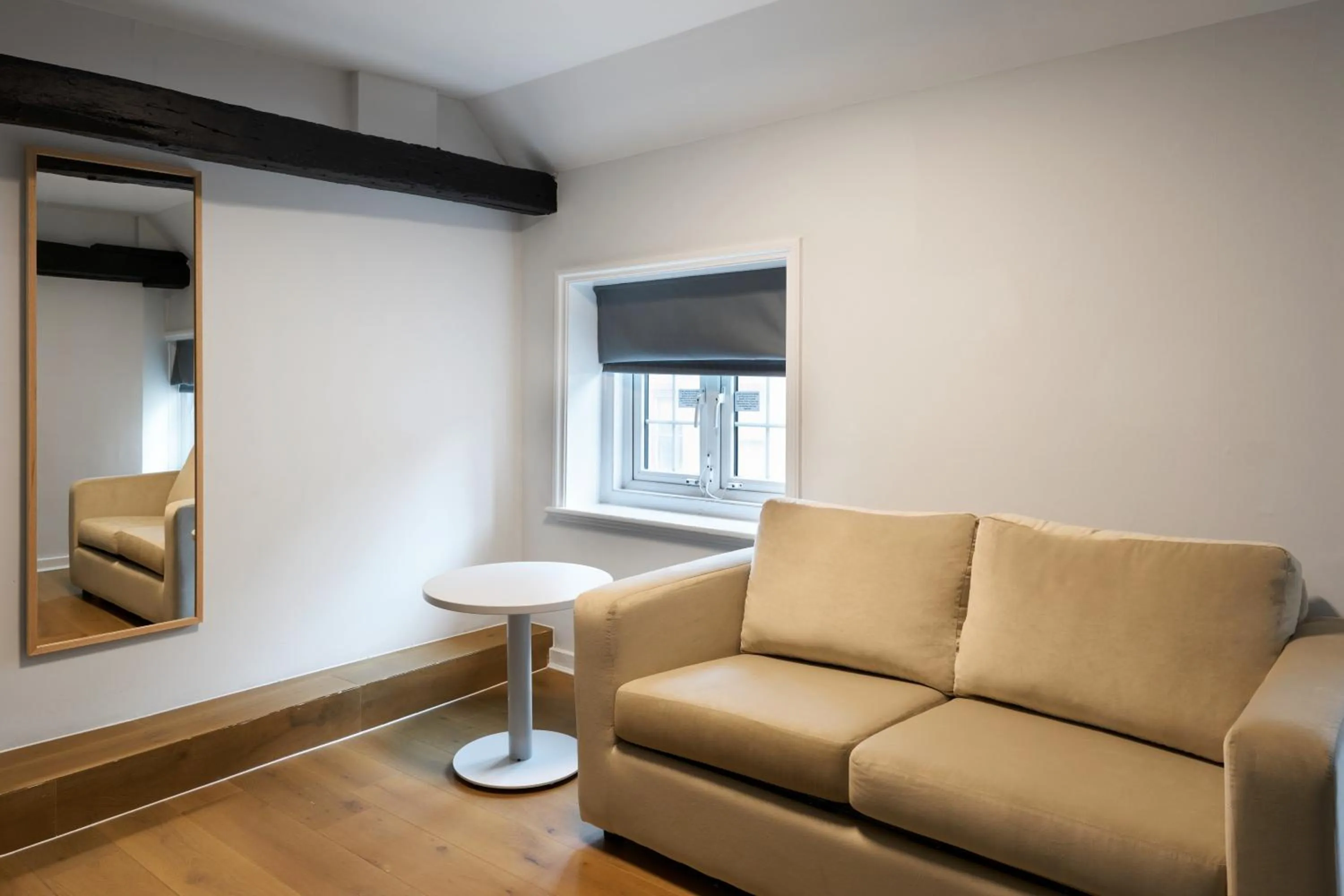 Living room in Garner Hotel Reading City Centre, an IHG Hotel