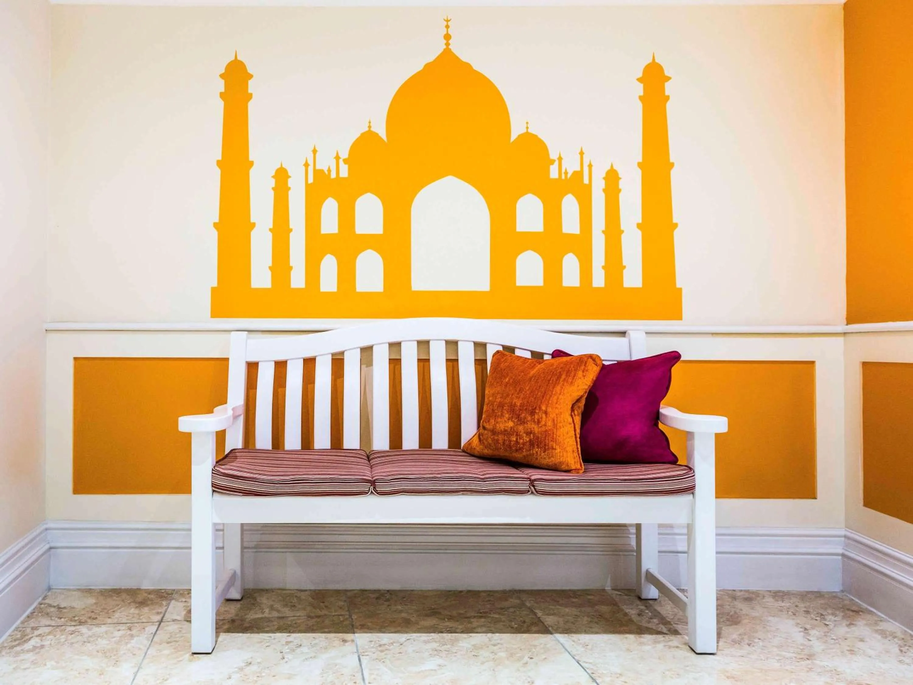 Property building in ibis Styles Reading Centre