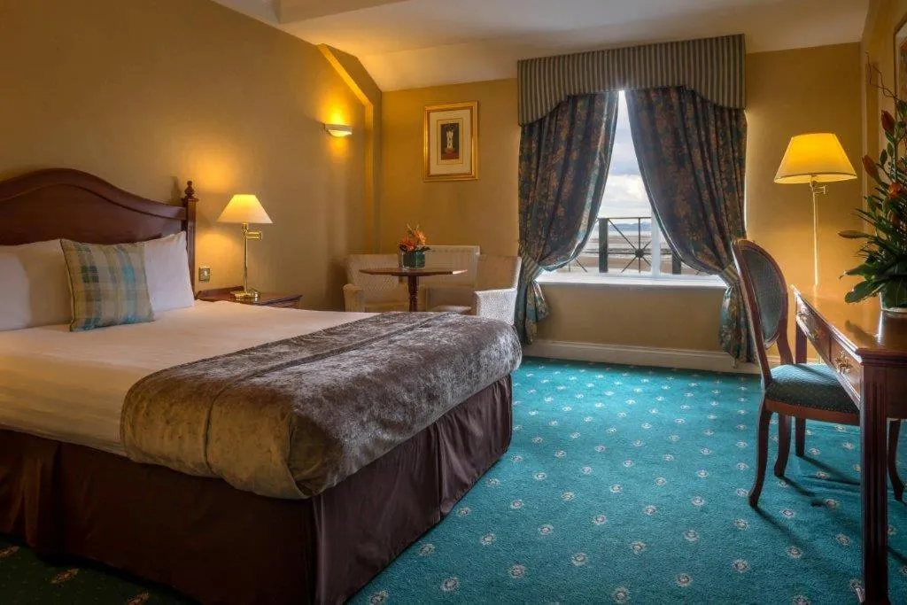 Bedroom, Bed in Marine Hotel