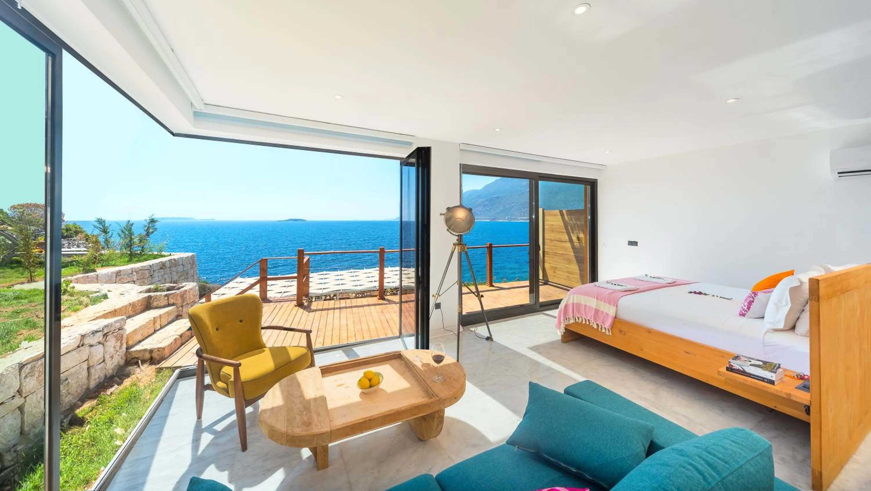 Photo of the whole room, Bed in Mandalina Suites