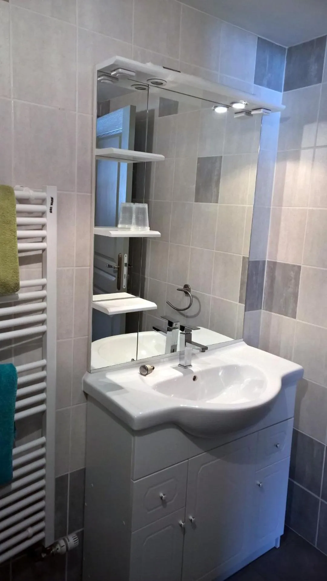 Shower in Le Point du Jour