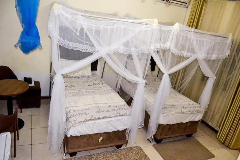 Bed in Rugems Executive Lodge