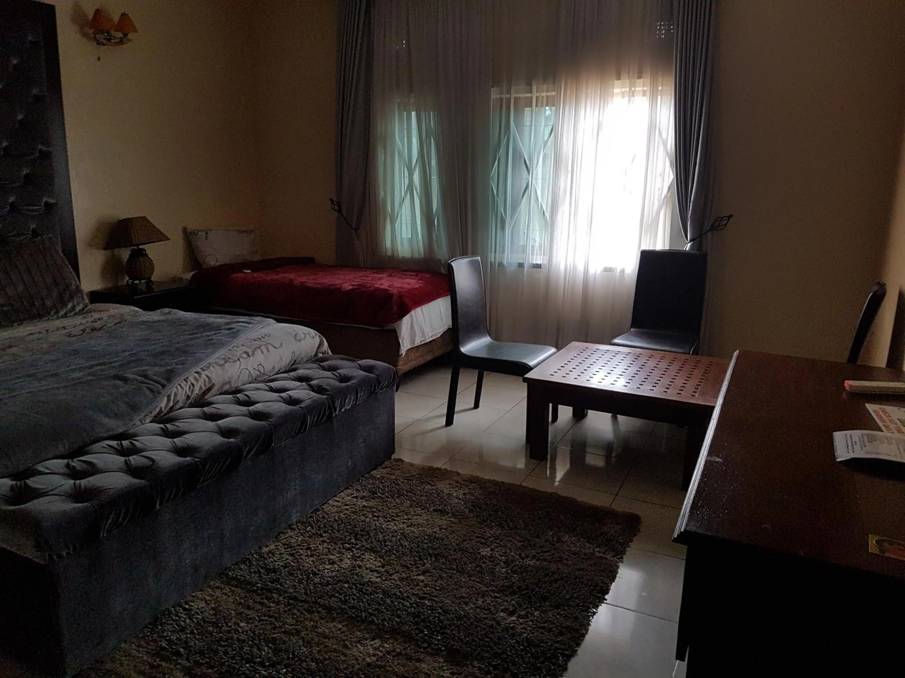 Bed in Rugems Executive Lodge