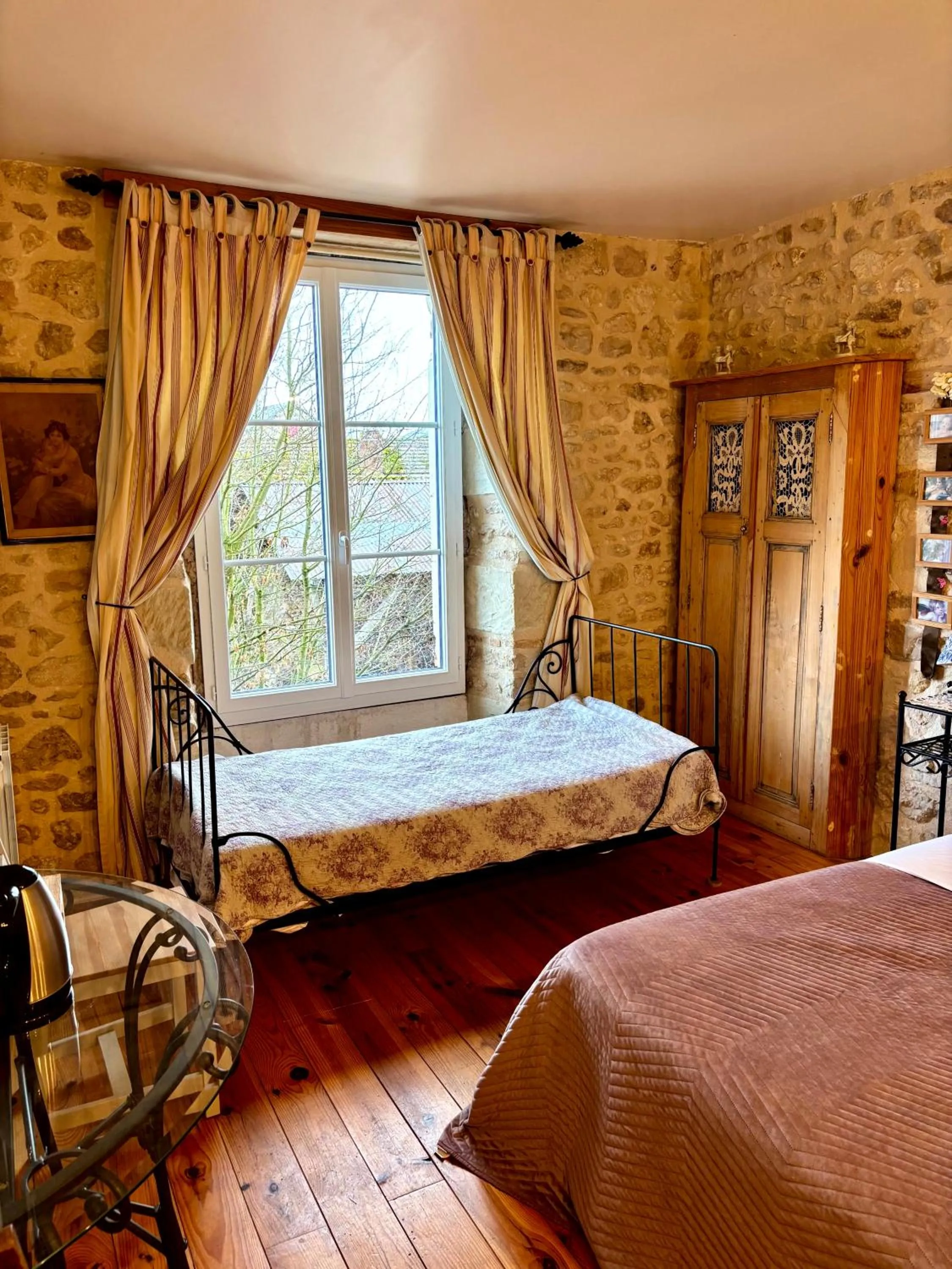 Aux Caprices des Dieux