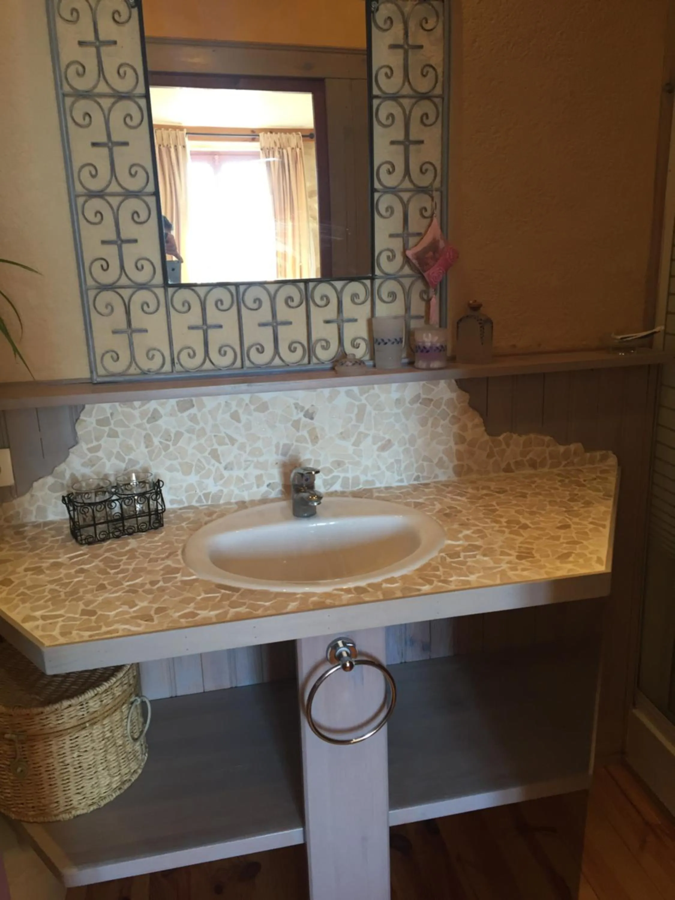 Photo of the whole room in Aux Caprices des Dieux