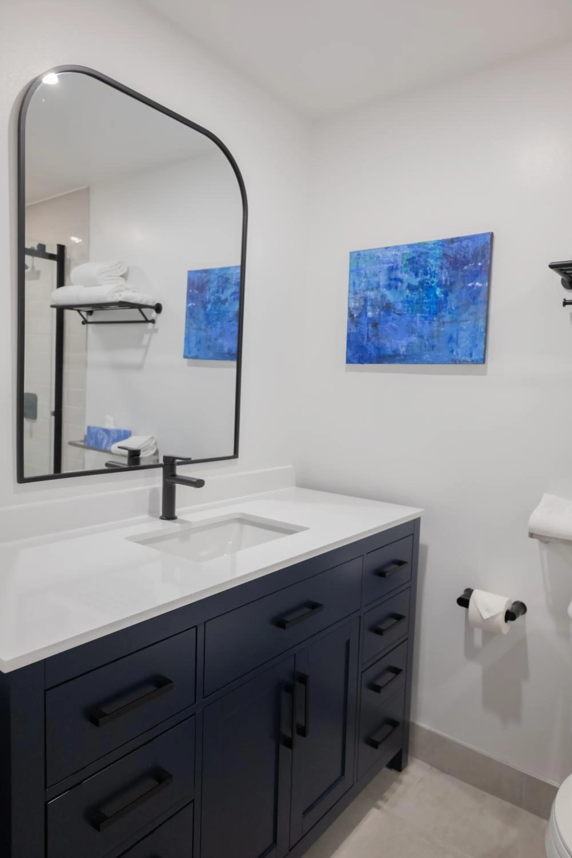 Bathroom in ByWard Blue Inn