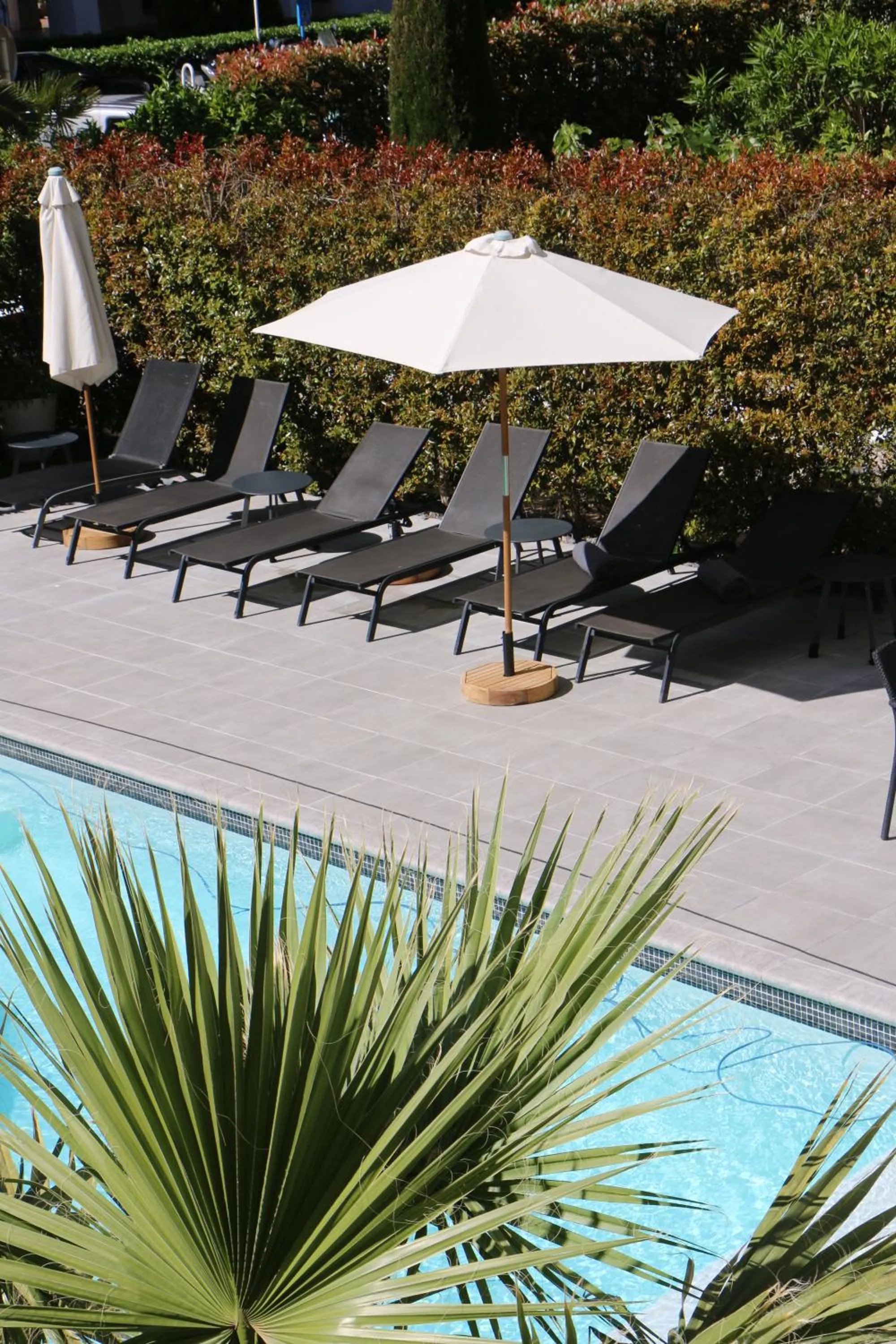 Swimming pool in Hôtel Victoria