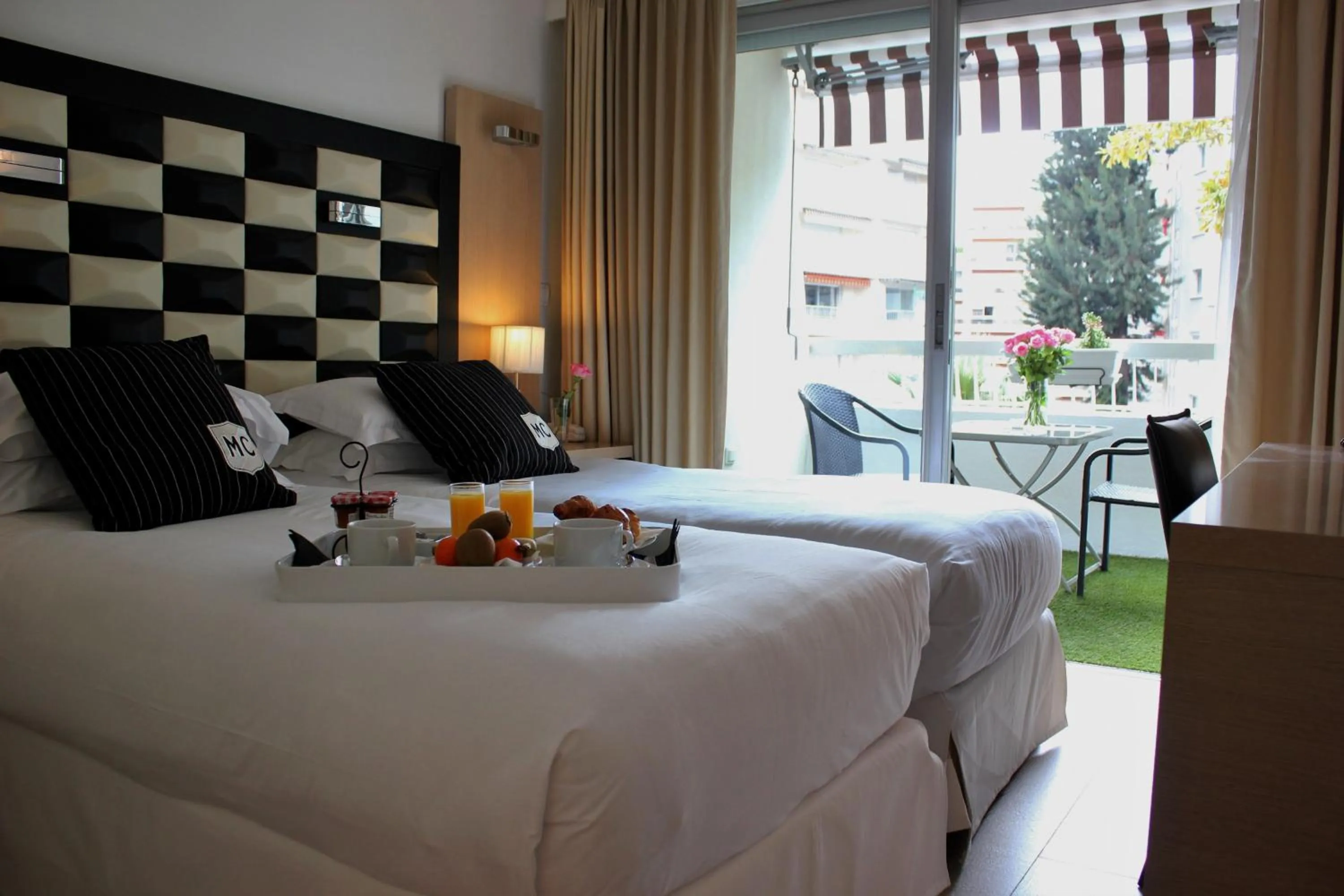 Bedroom, Bed in Hôtel Victoria