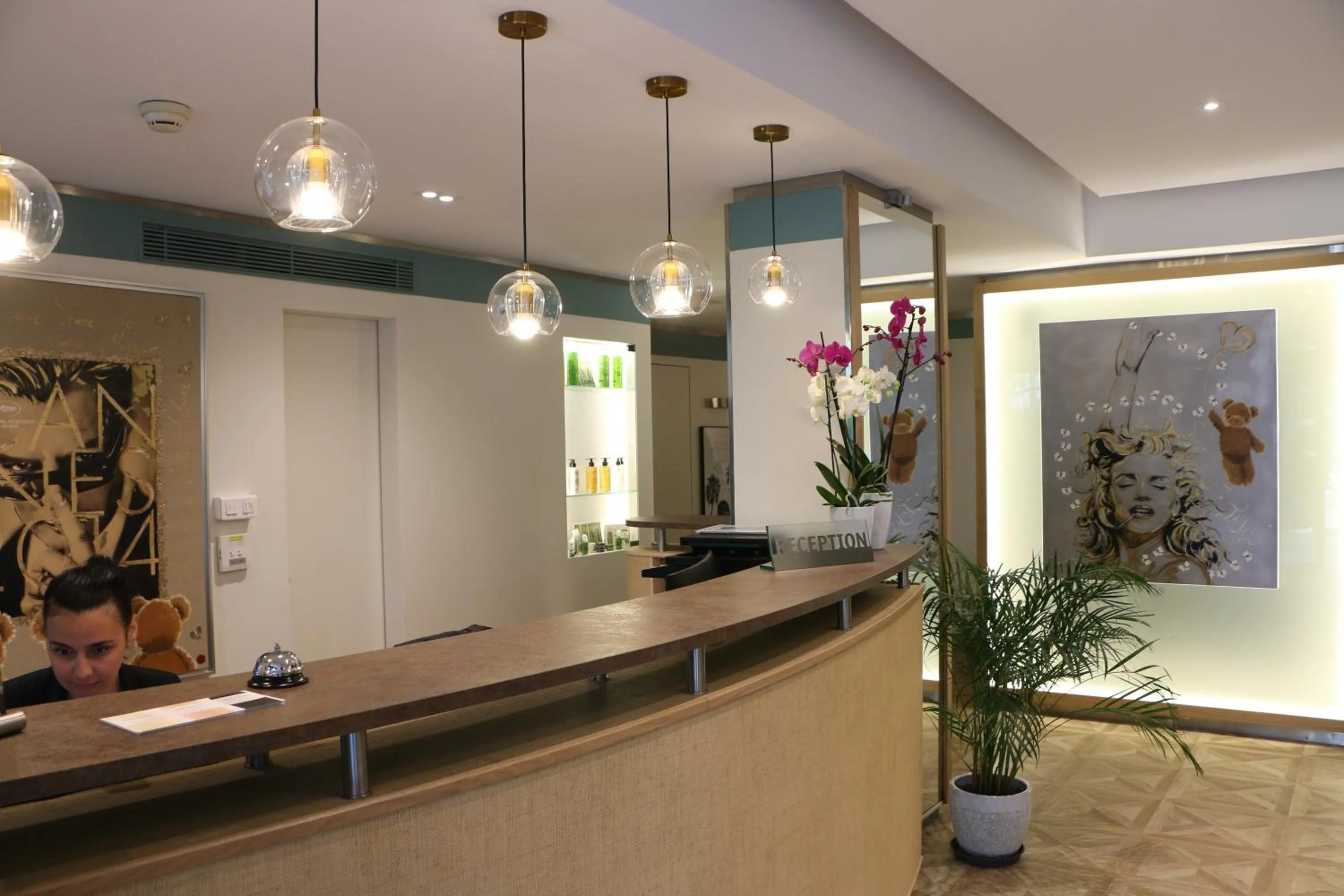 Lobby or reception in Hôtel Victoria