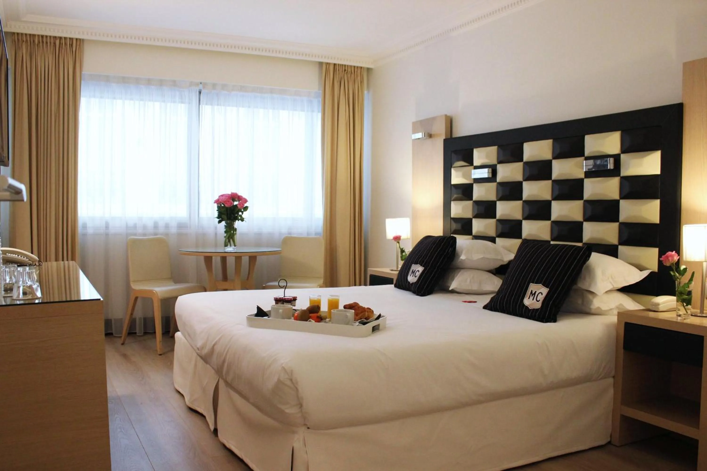 Bedroom, Bed in Hôtel Victoria