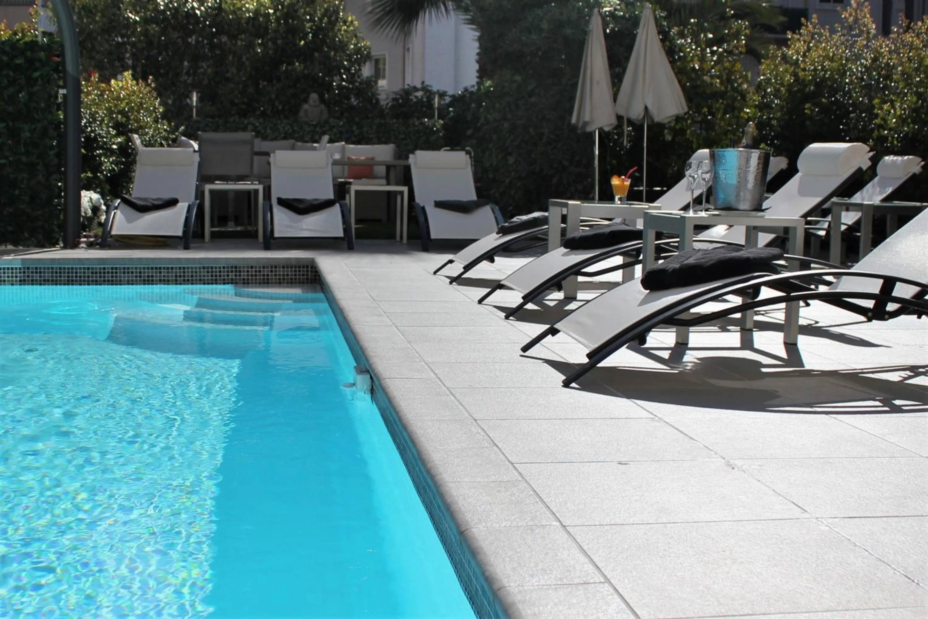 Swimming pool in Hôtel Victoria