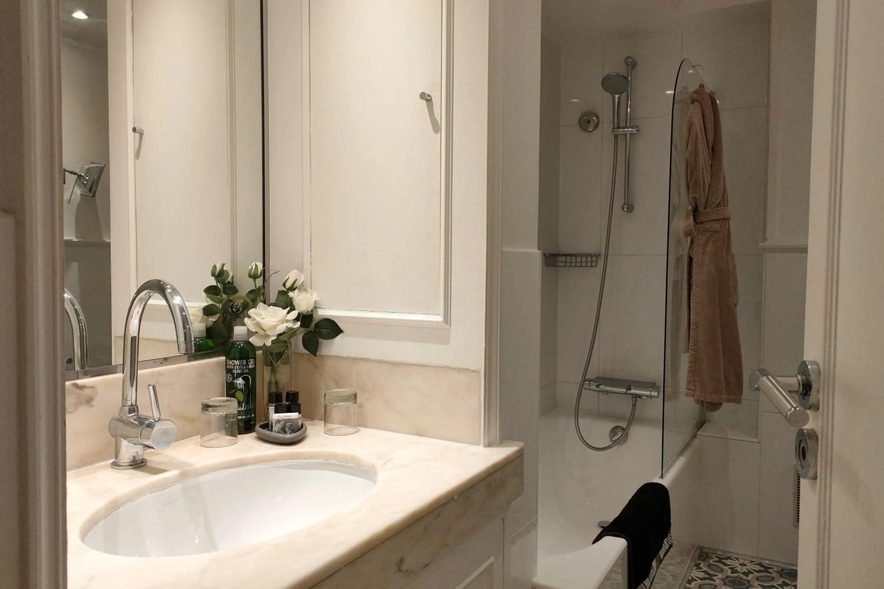 Bathroom in Hôtel Victoria