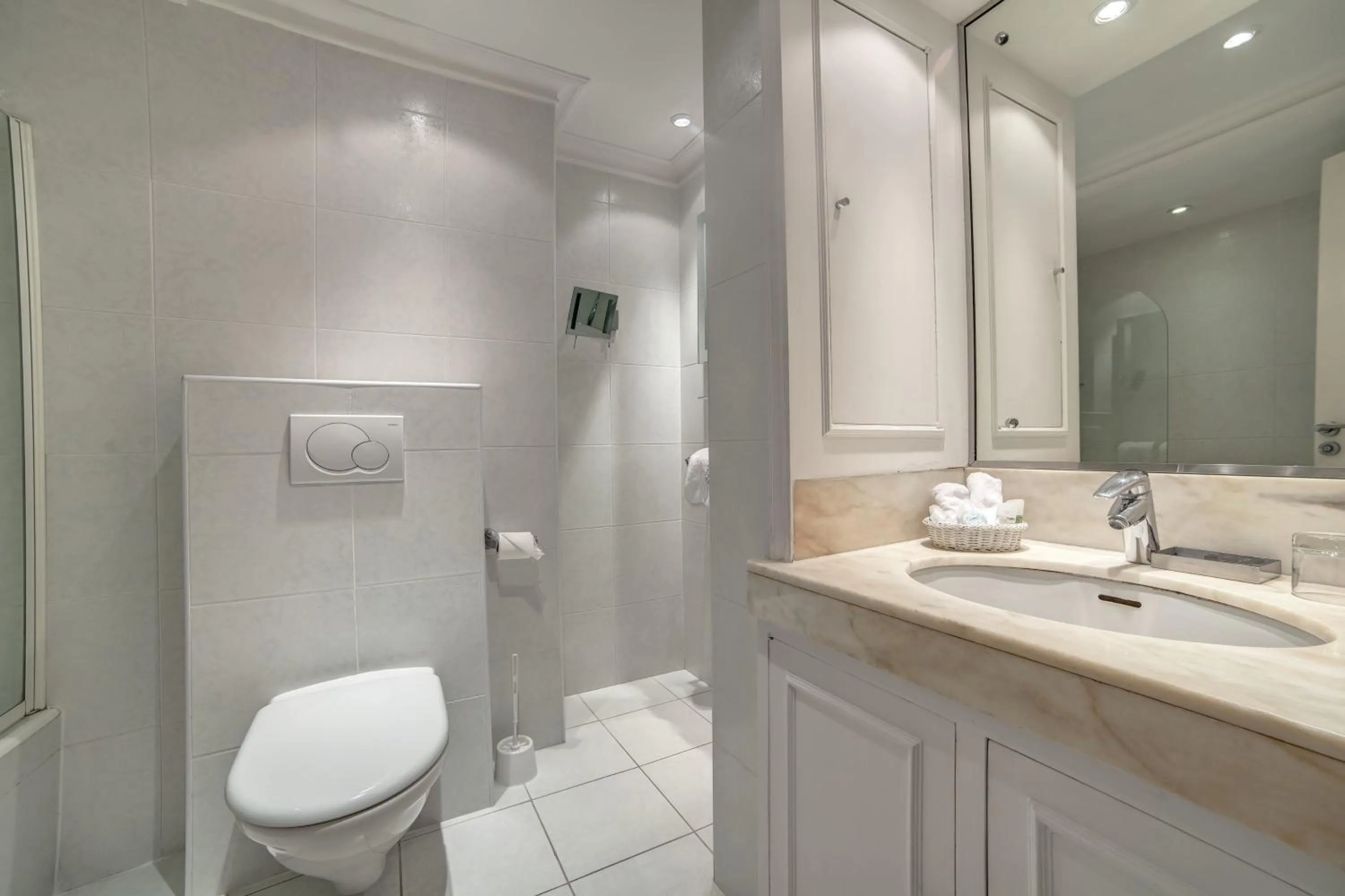 Bathroom in Hôtel Victoria