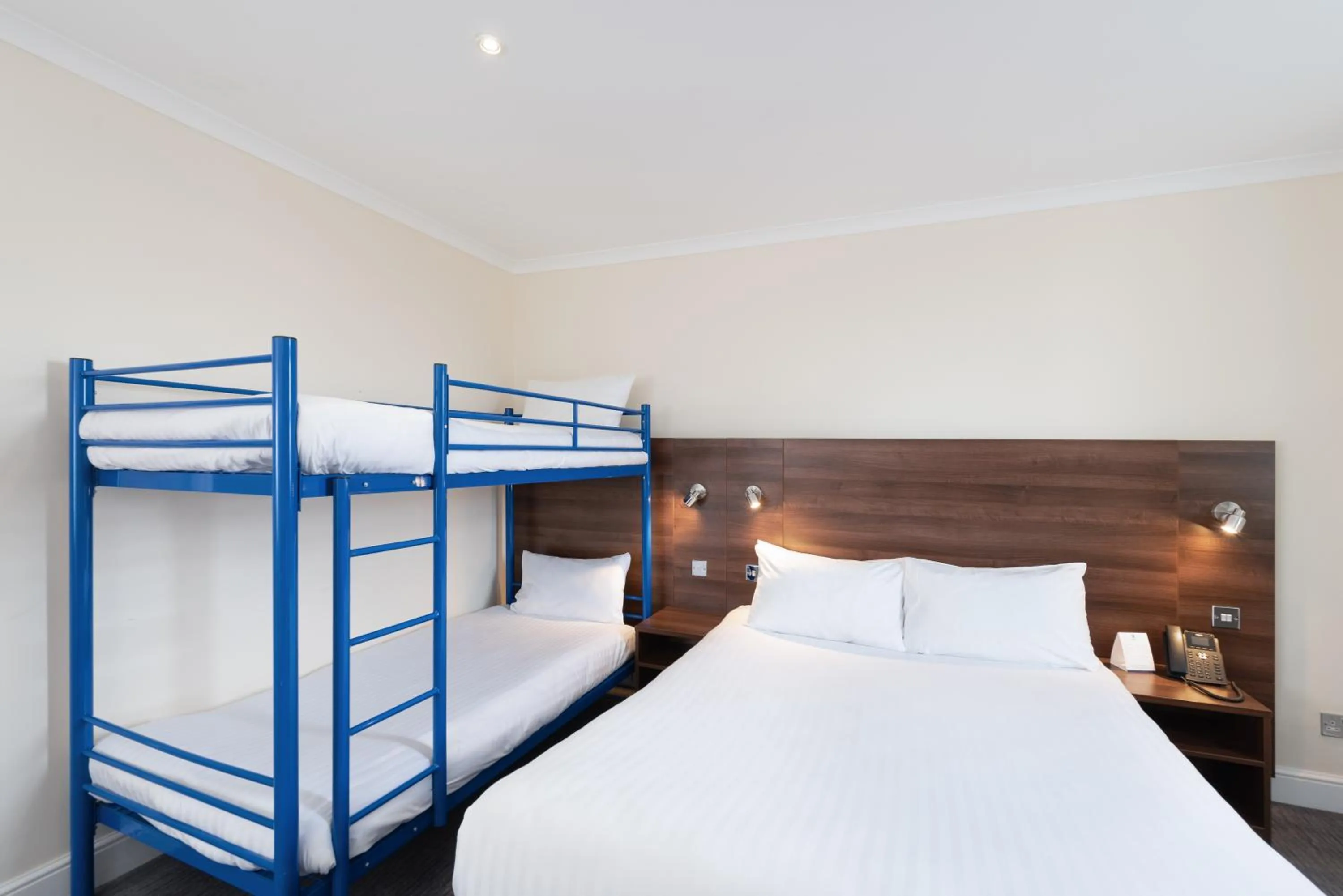 Bed in Best Western Carlton Hotel