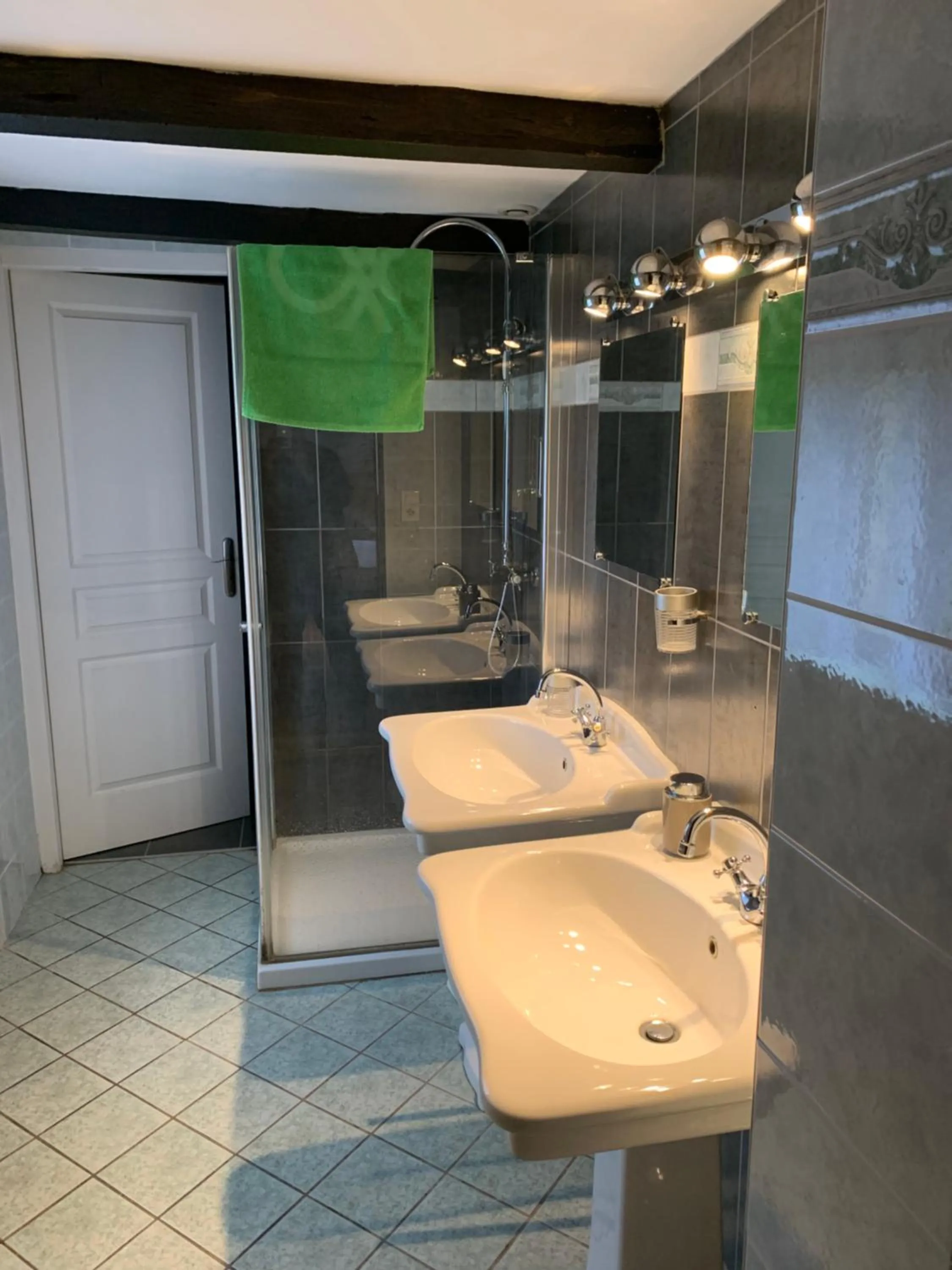 Shower in La ferme d'aristide