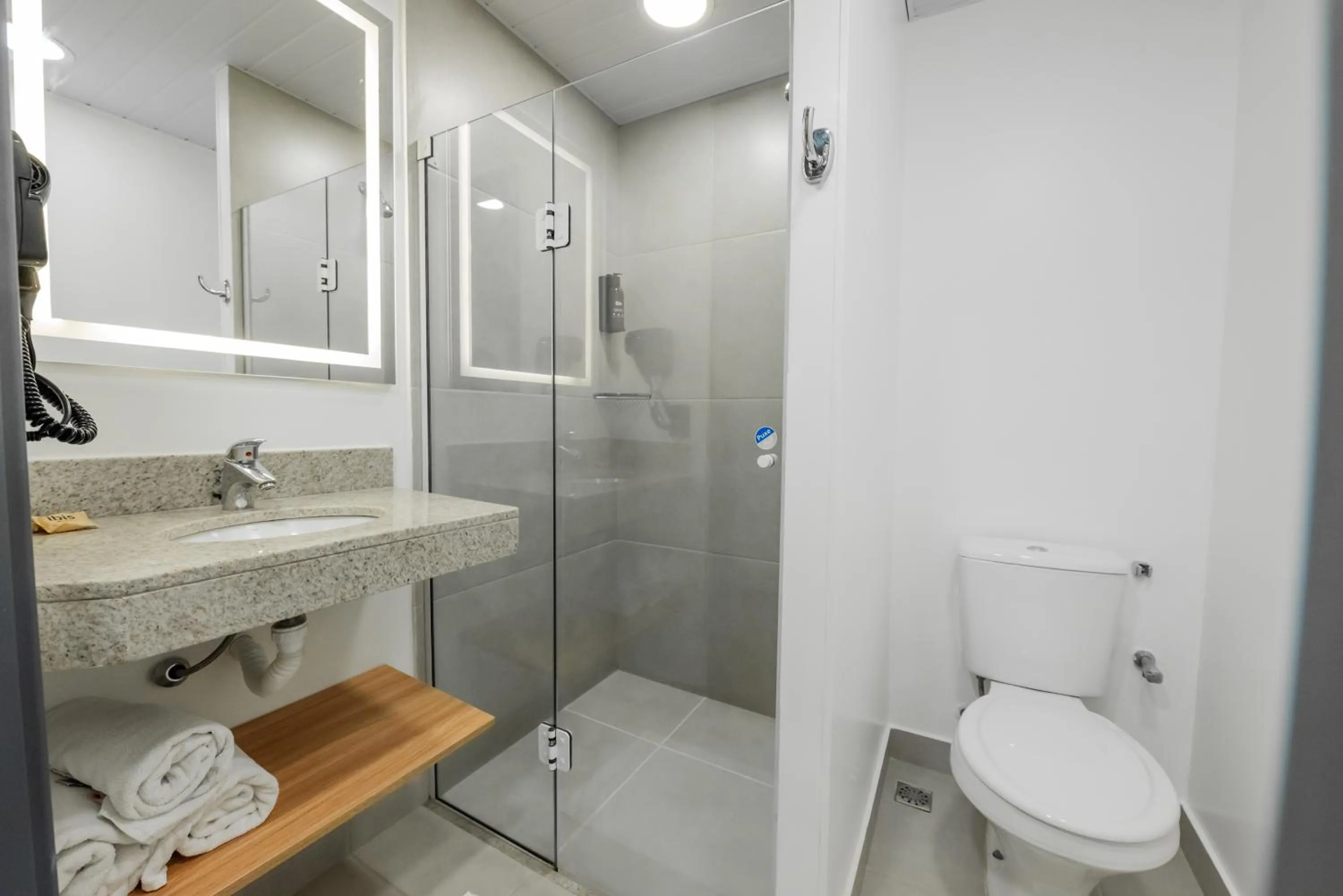 Shower in ibis Navegantes Itajai