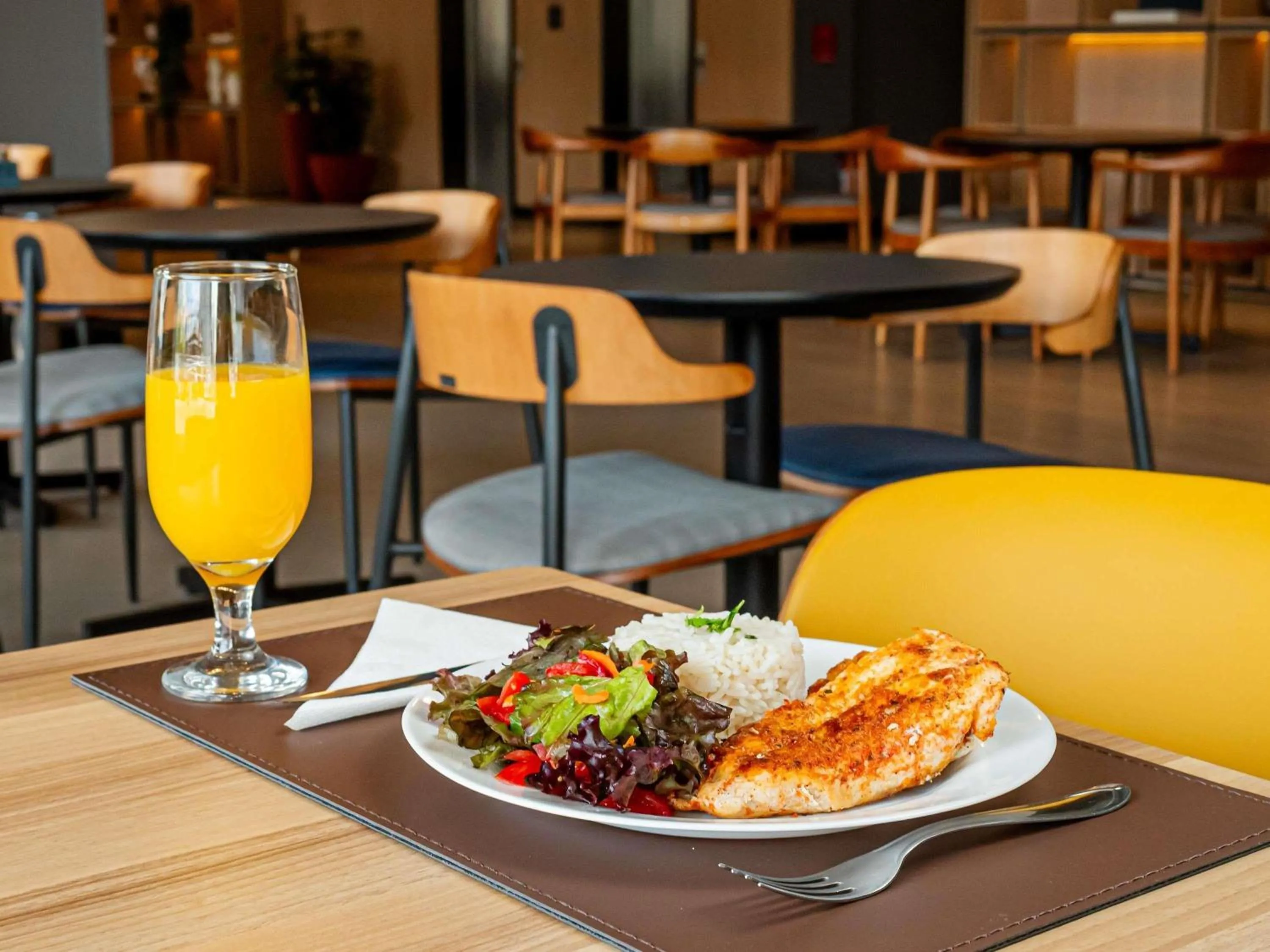 Lounge or bar in ibis Navegantes Itajai