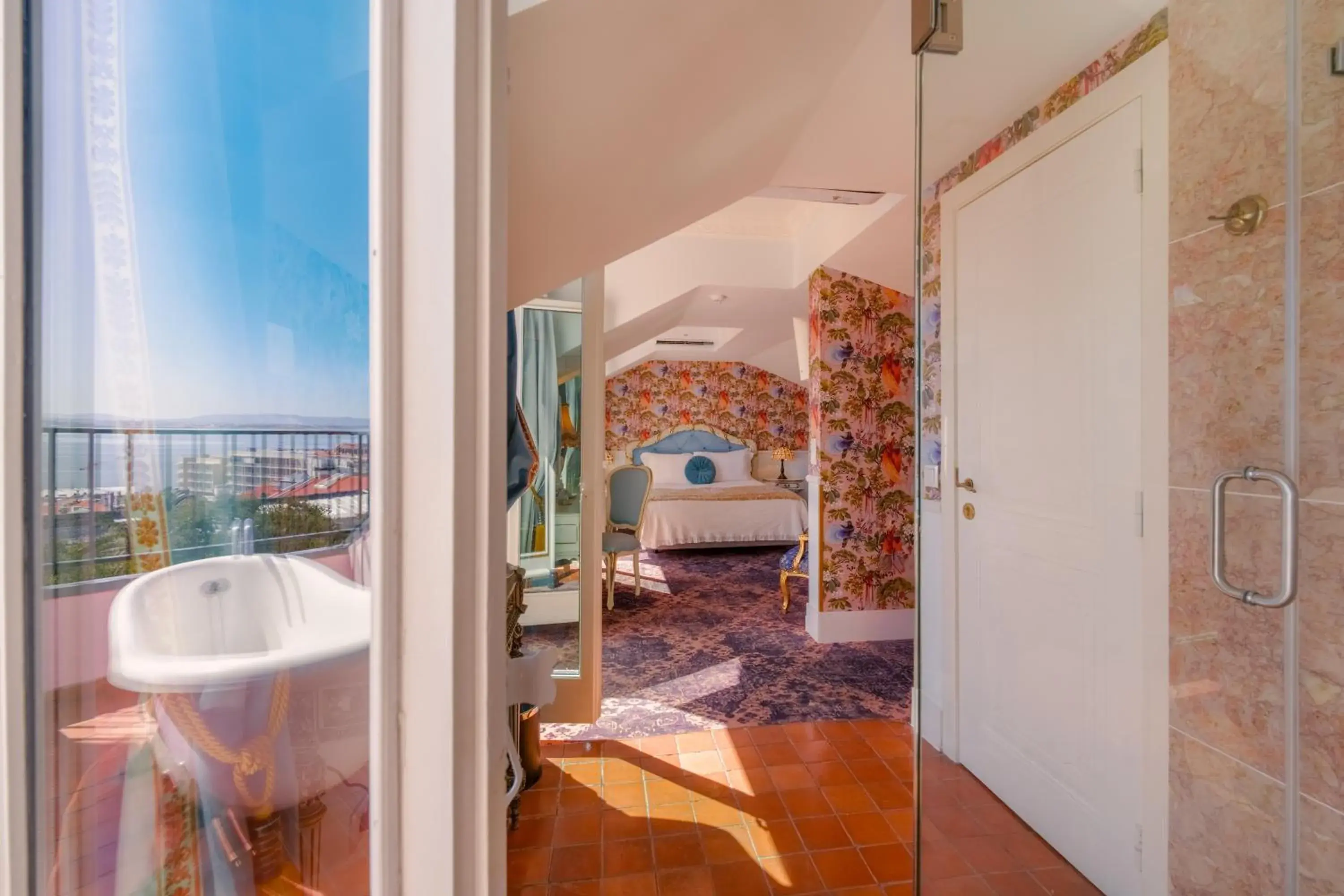 Superior Suite with Balcony and City and River View in Palácio das Especiarias Superior Suite with Balcony and City and River View in Palácio das Especiarias