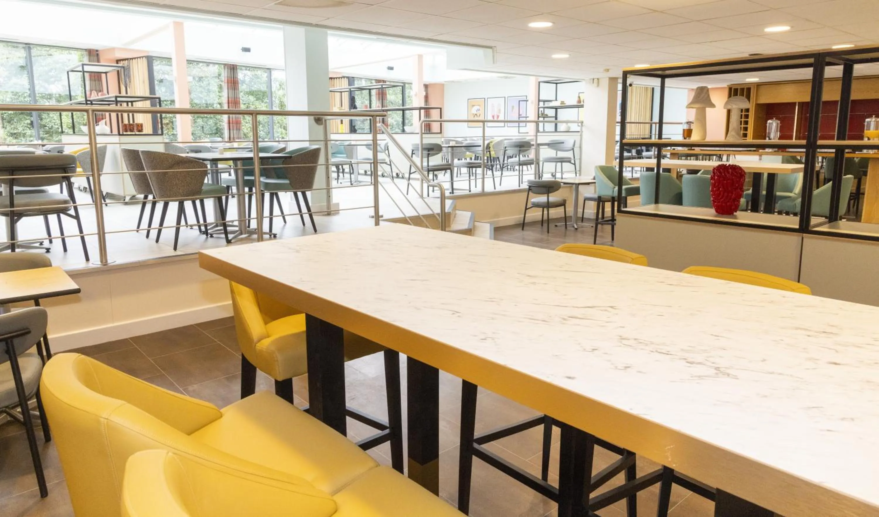 Dining area in Garner Hotel Nottingham City Centre by IHG