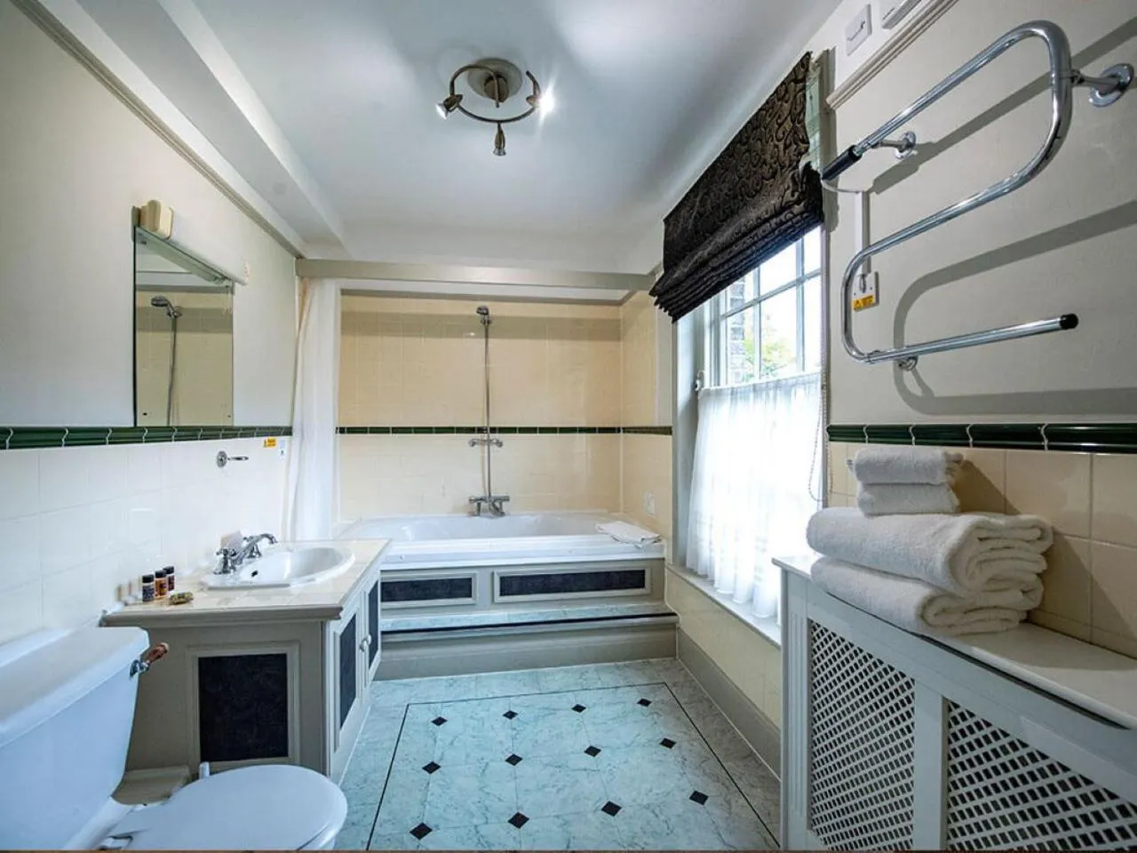 Bathroom, Bed in Quy Mill Hotel & Spa, Cambridge