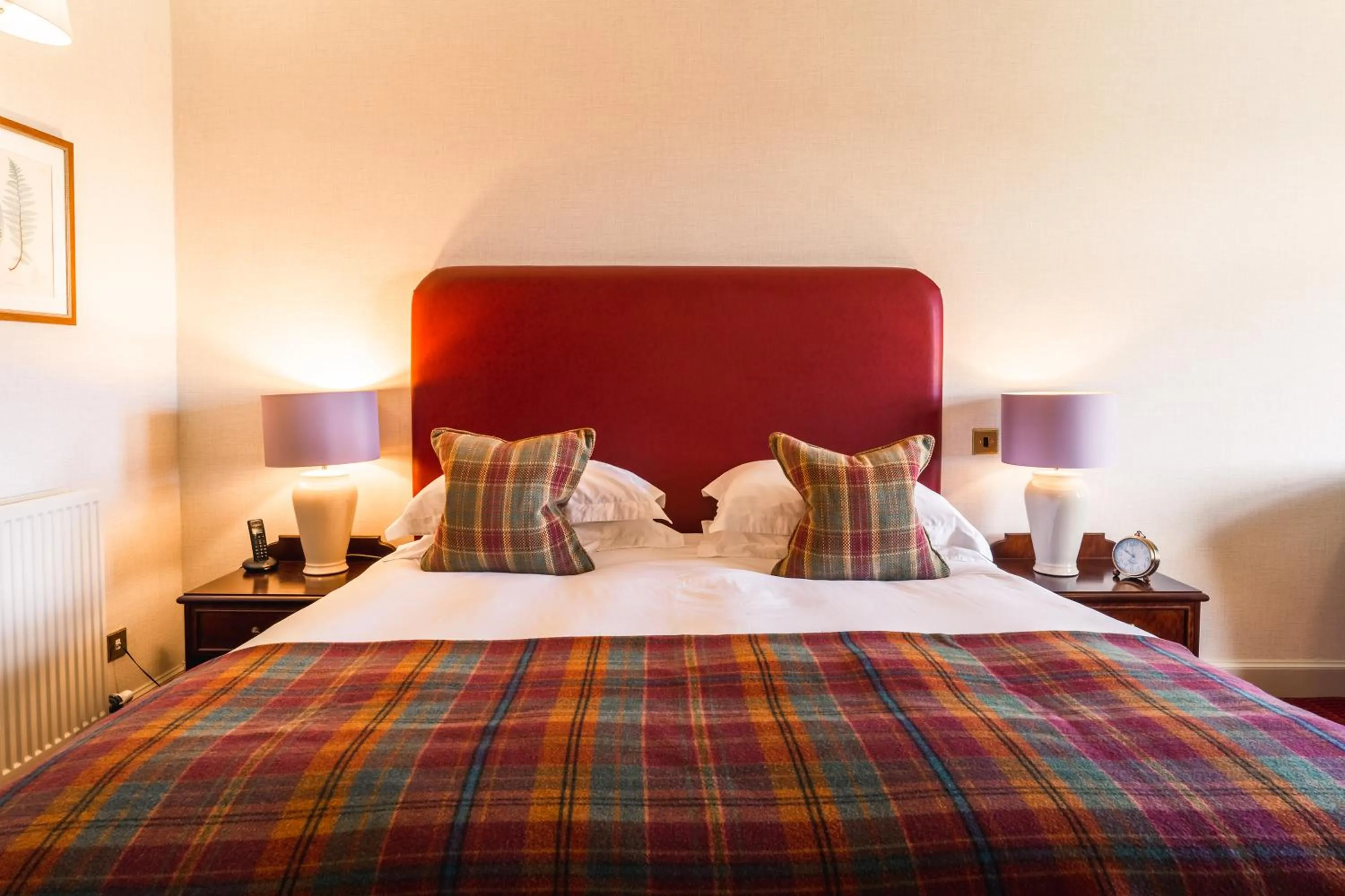 Bedroom, Bed in Inver Lodge