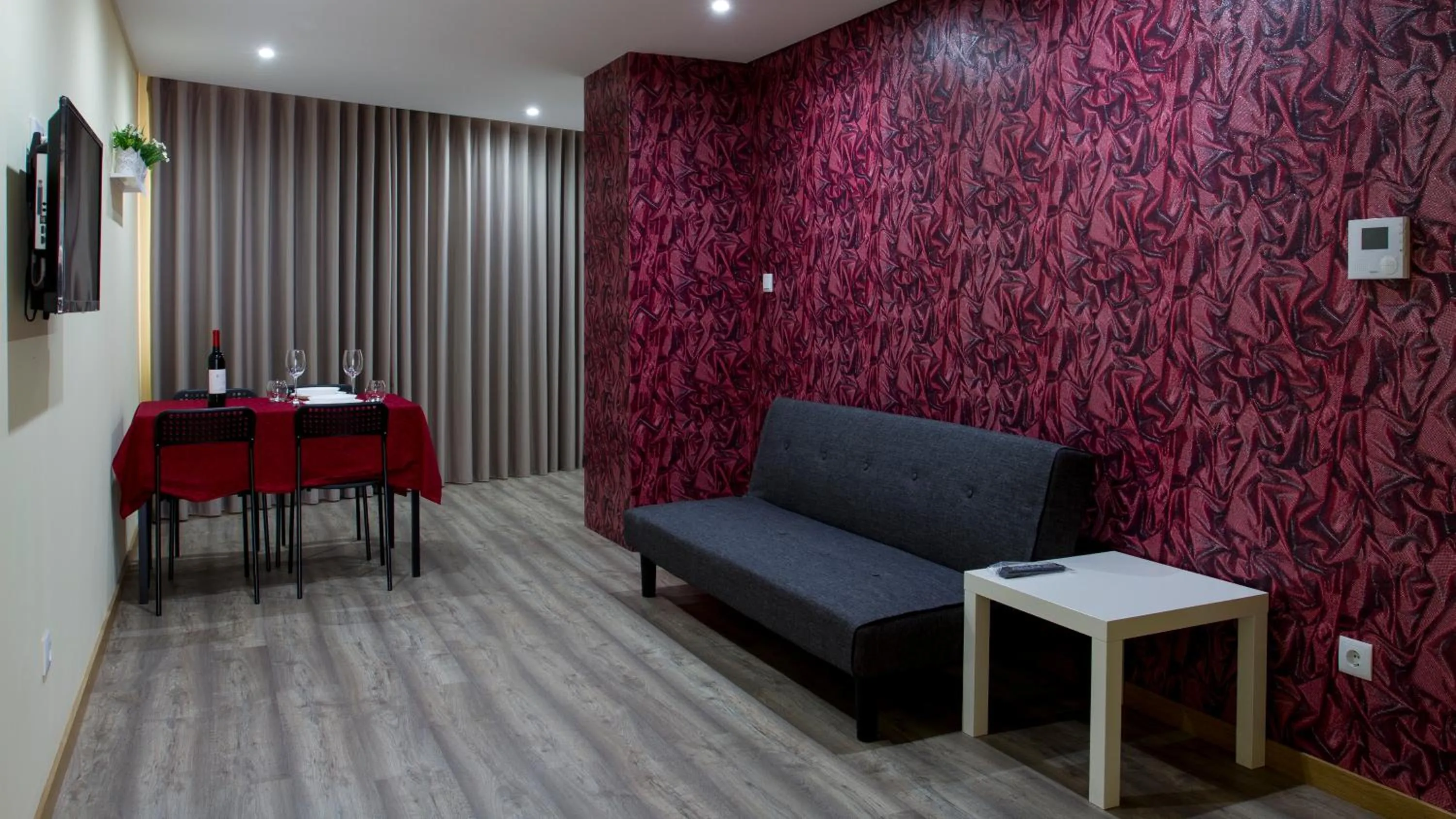 Communal lounge/ TV room in Ardínia the Legend