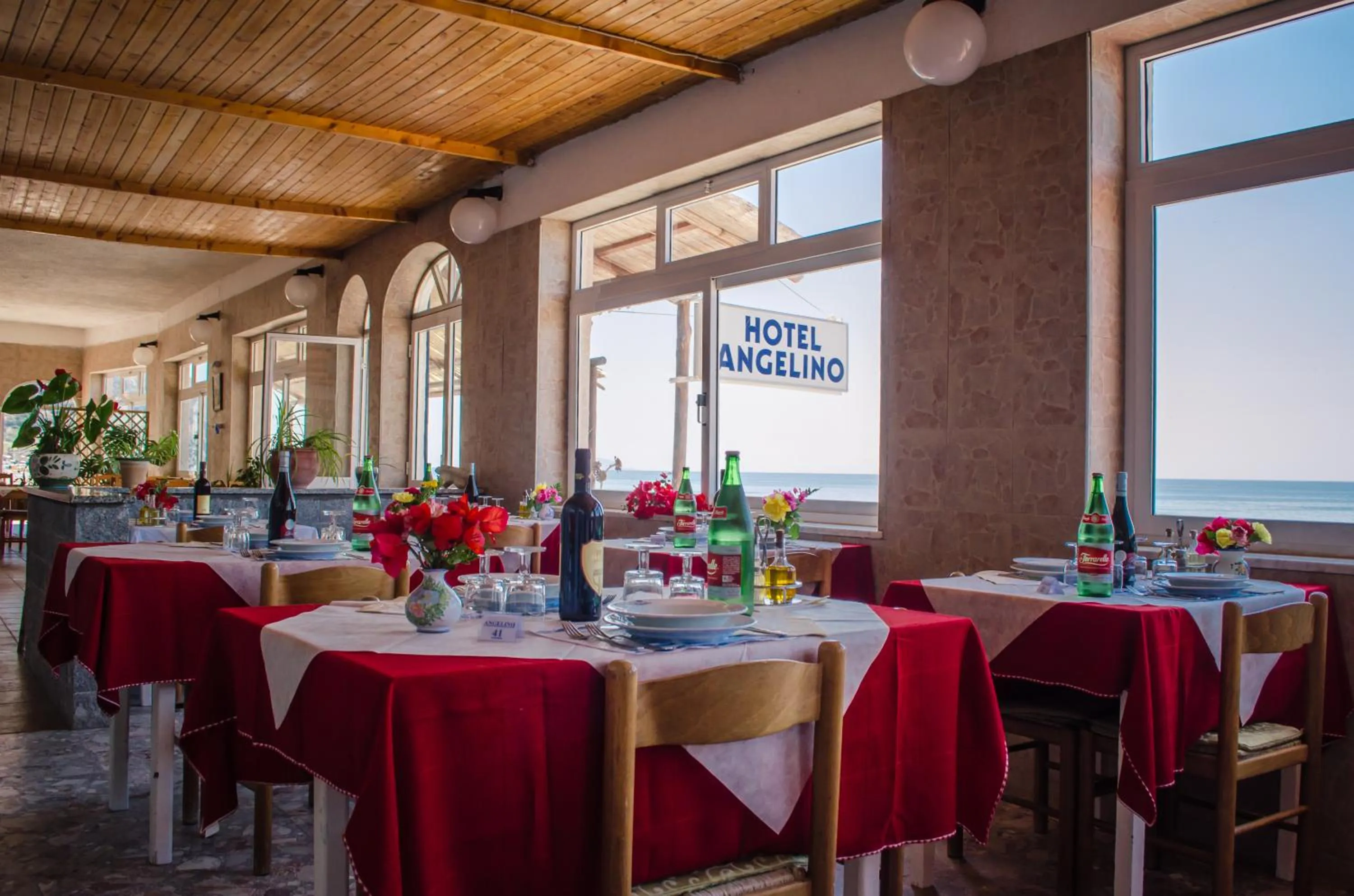 Restaurant/places to eat in Hotel Angelino