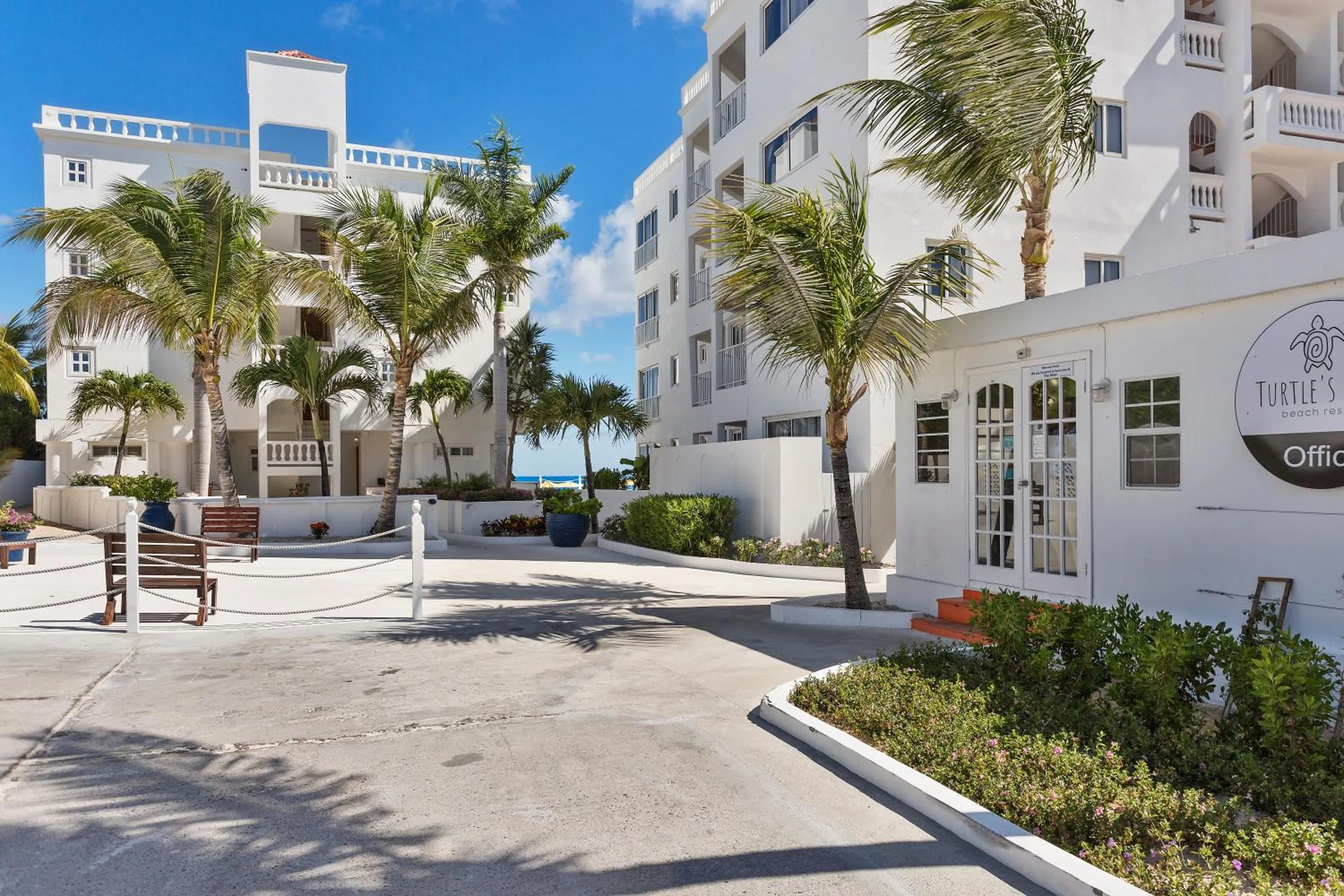 Property building in Turtle's Nest Beach Resort