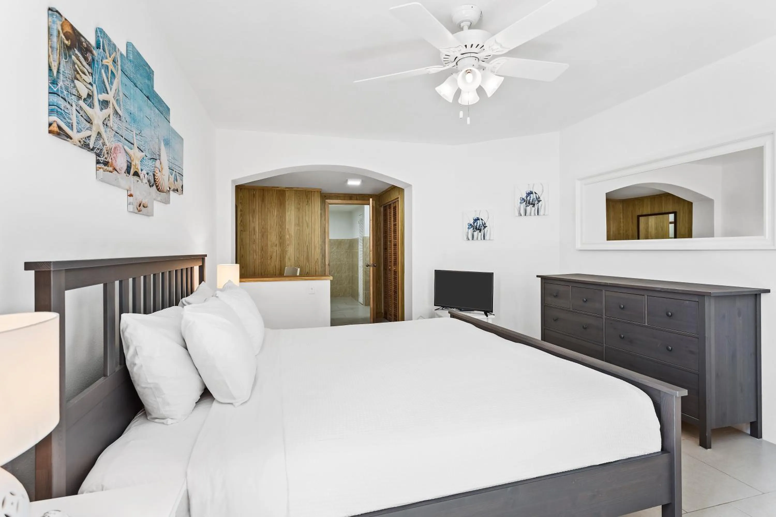 Bed in Turtle's Nest Beach Resort