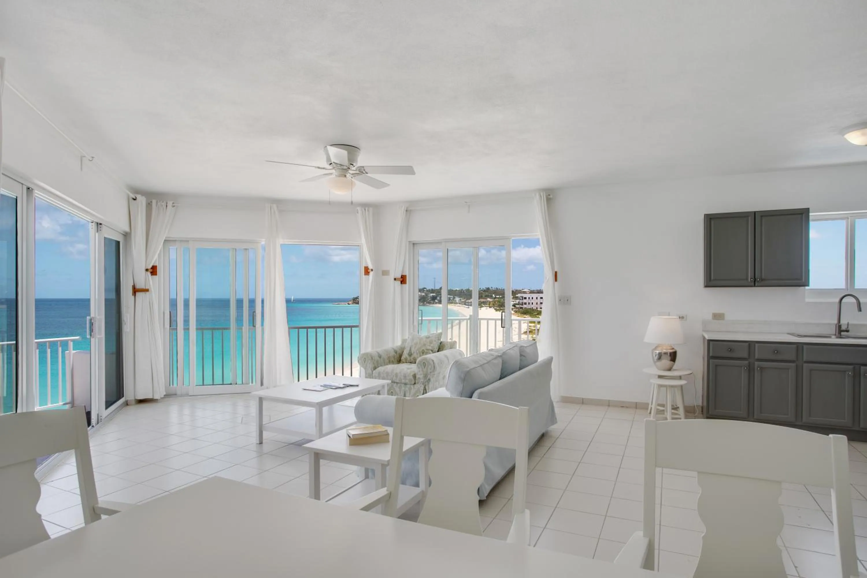 One-Bedroom Apartment in Turtle's Nest Beach Resort