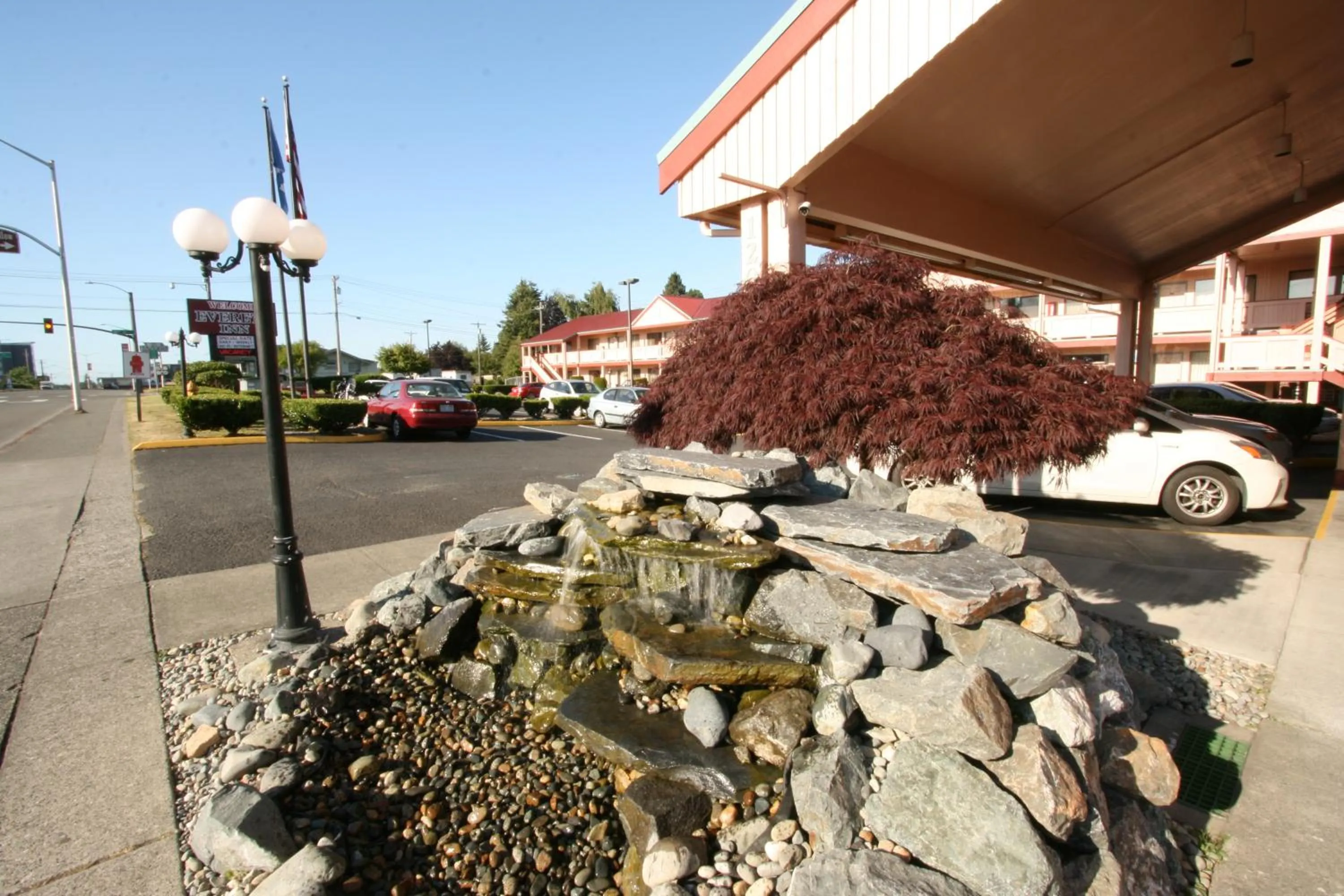 Property building in Welcome Everett Inn