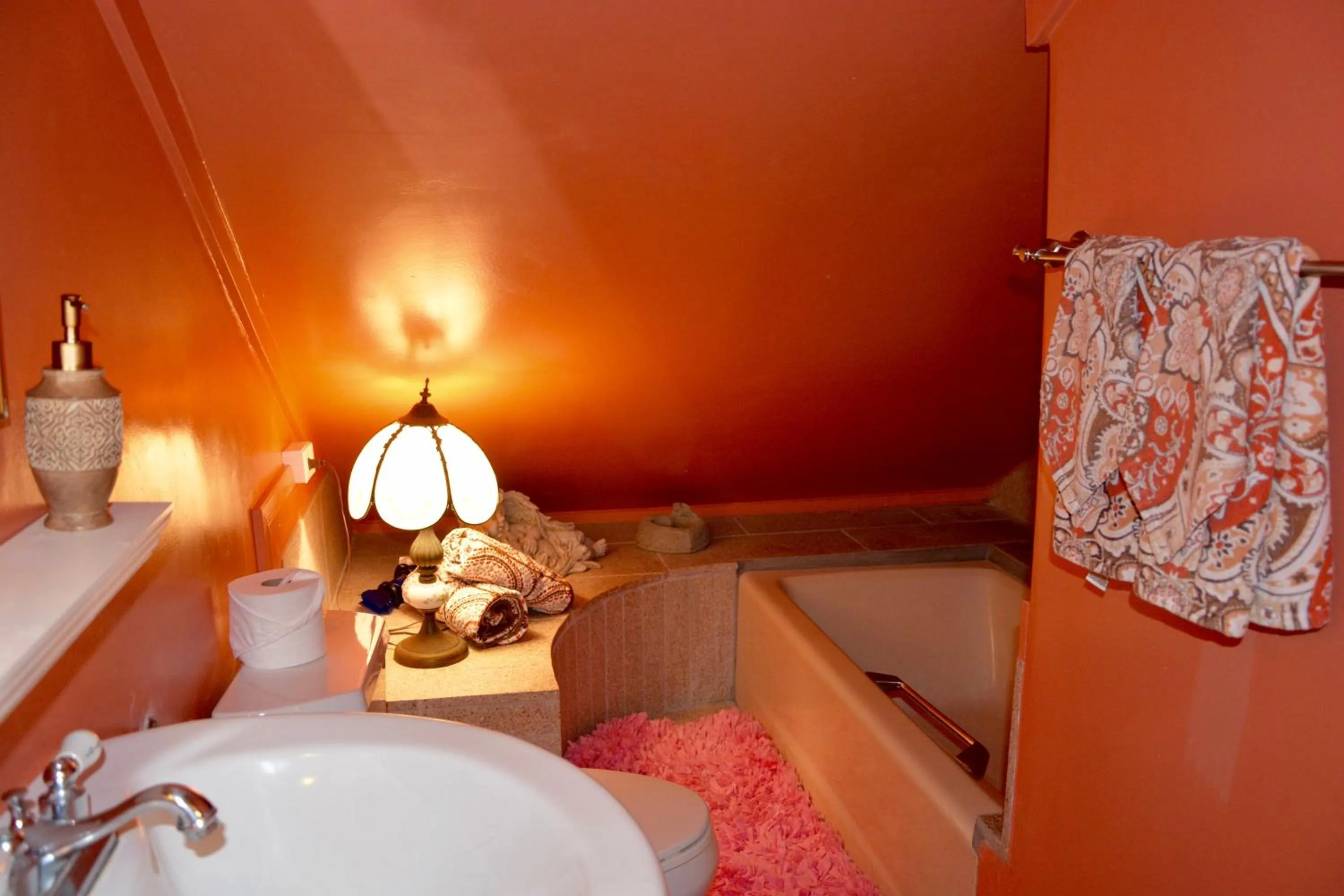 Bathroom in Manoa Valley Inn