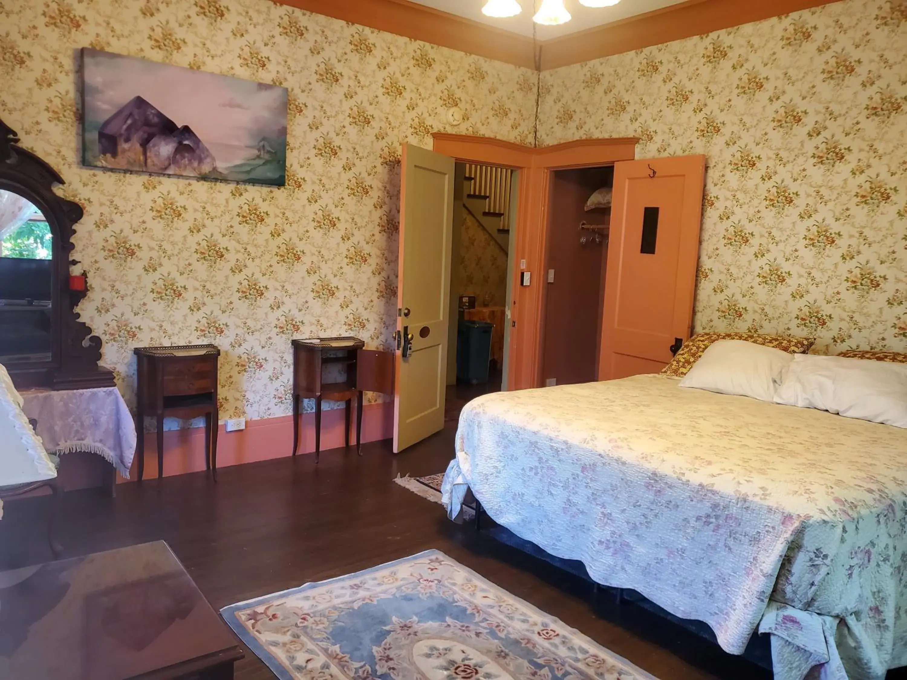 Double Room with Private Bathroom in Manoa Valley Inn Double Room with Private Bathroom in Manoa Valley Inn