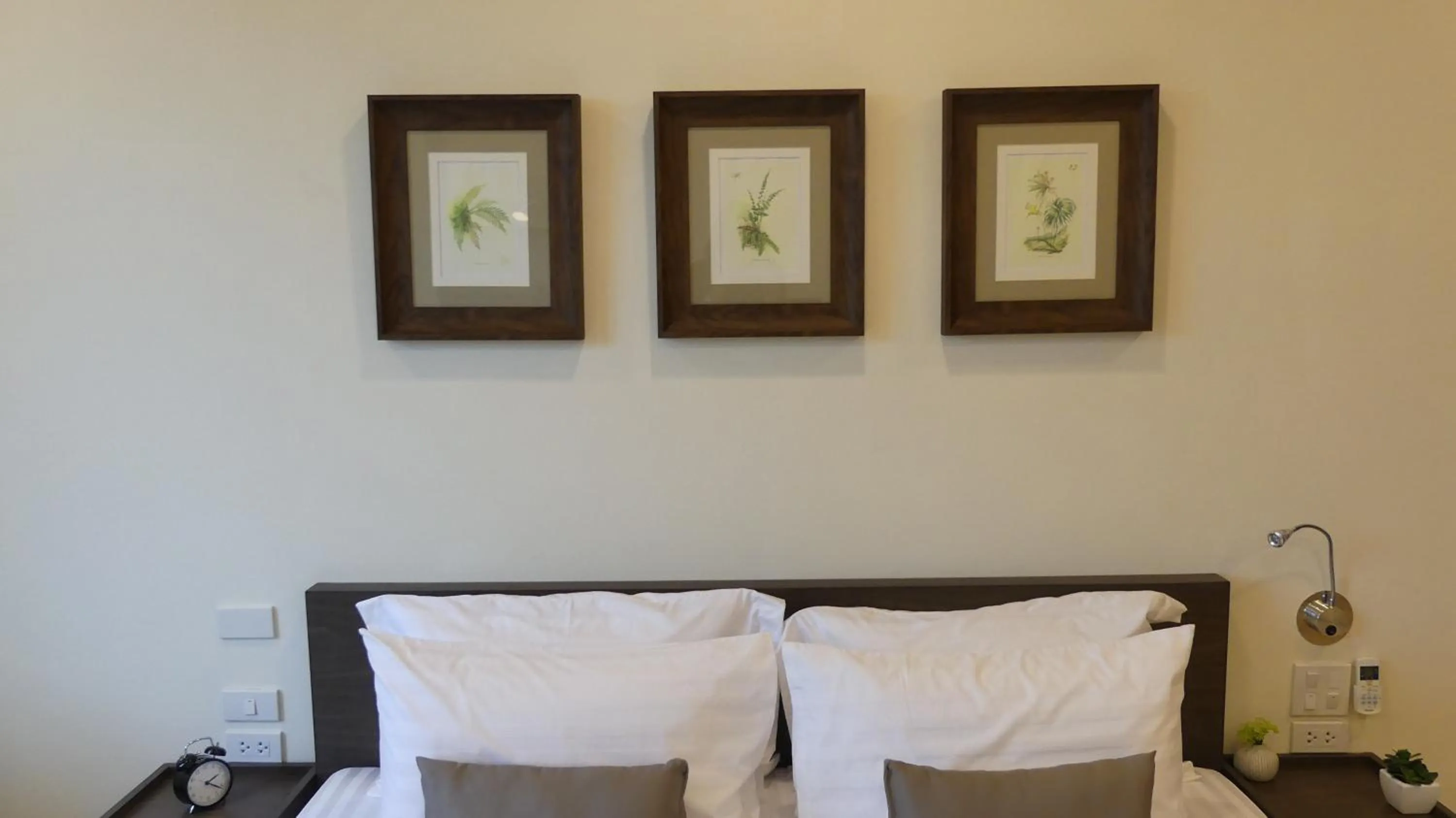 Bedroom, Bed in The Garden 304