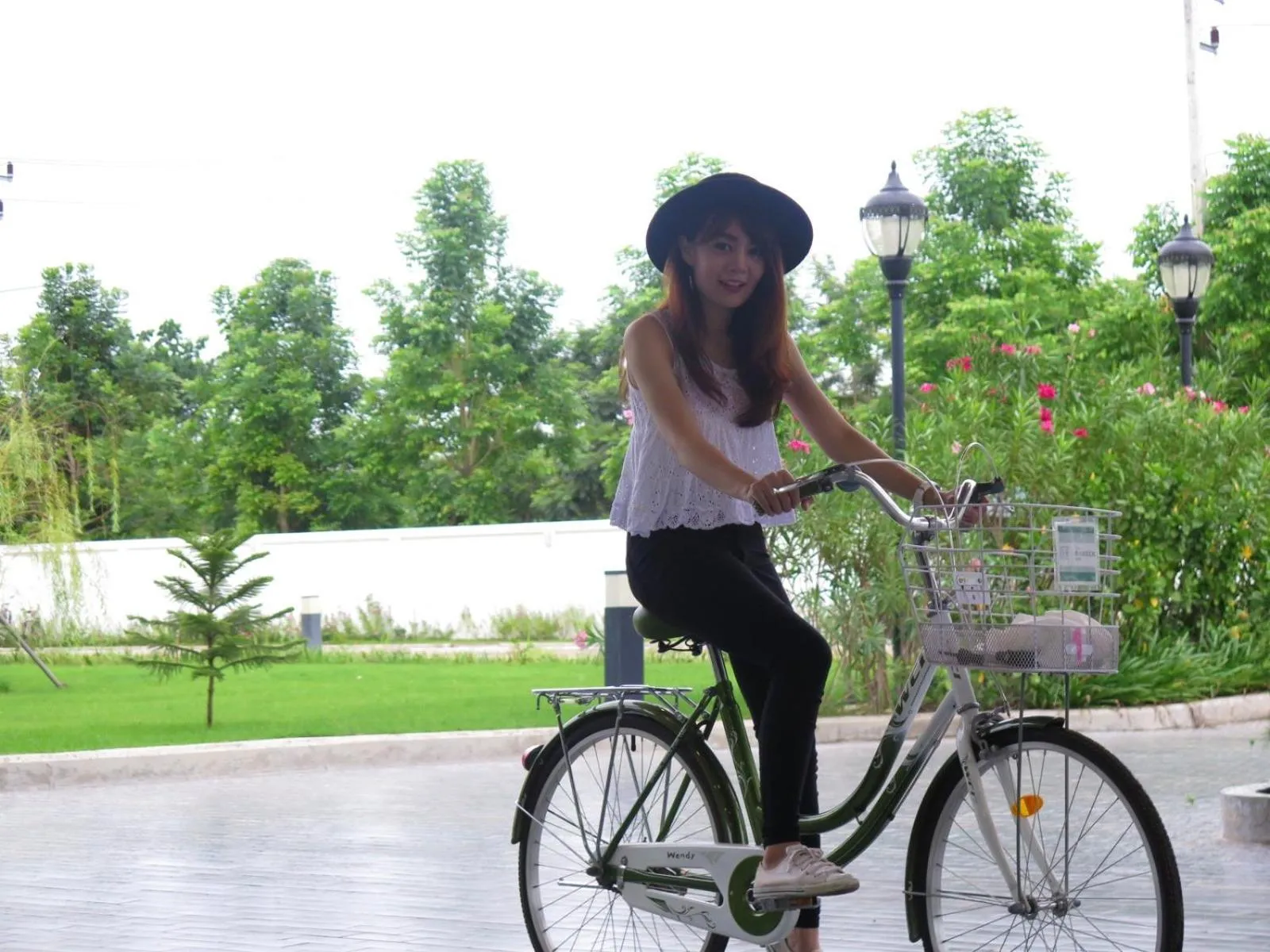 Cycling in The Garden 304