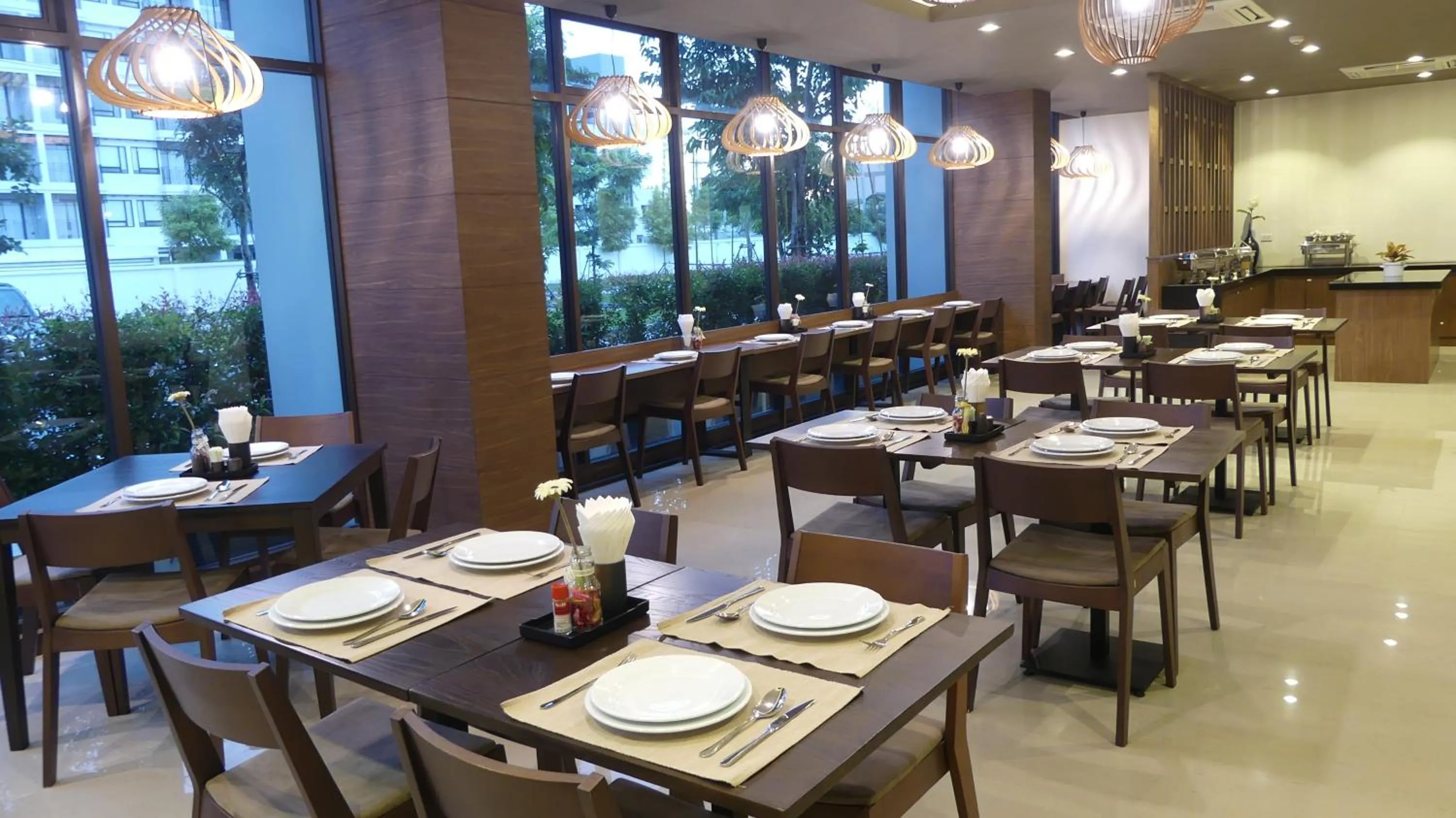 Restaurant/places to eat in The Garden 304