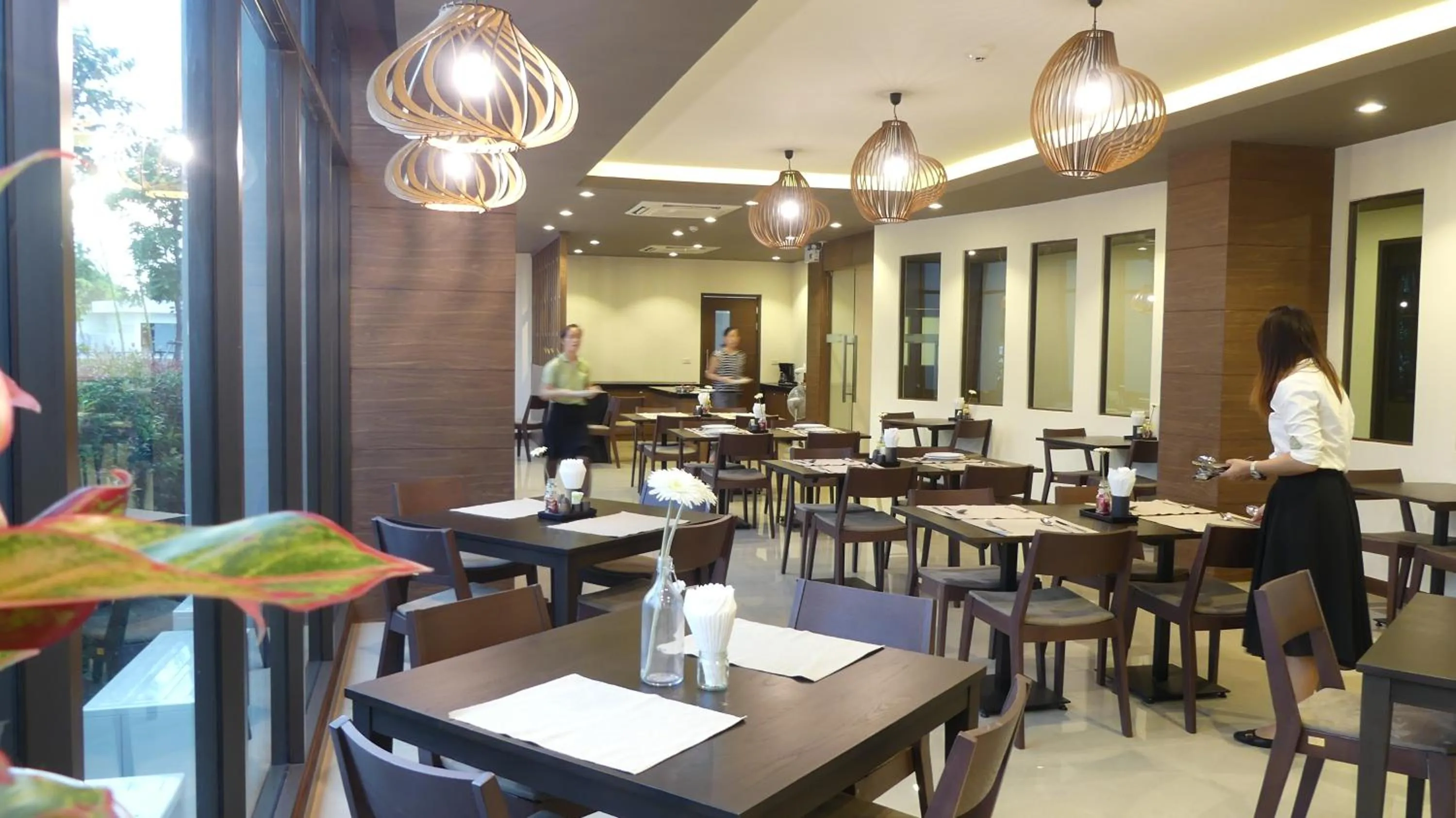 Restaurant/places to eat in The Garden 304