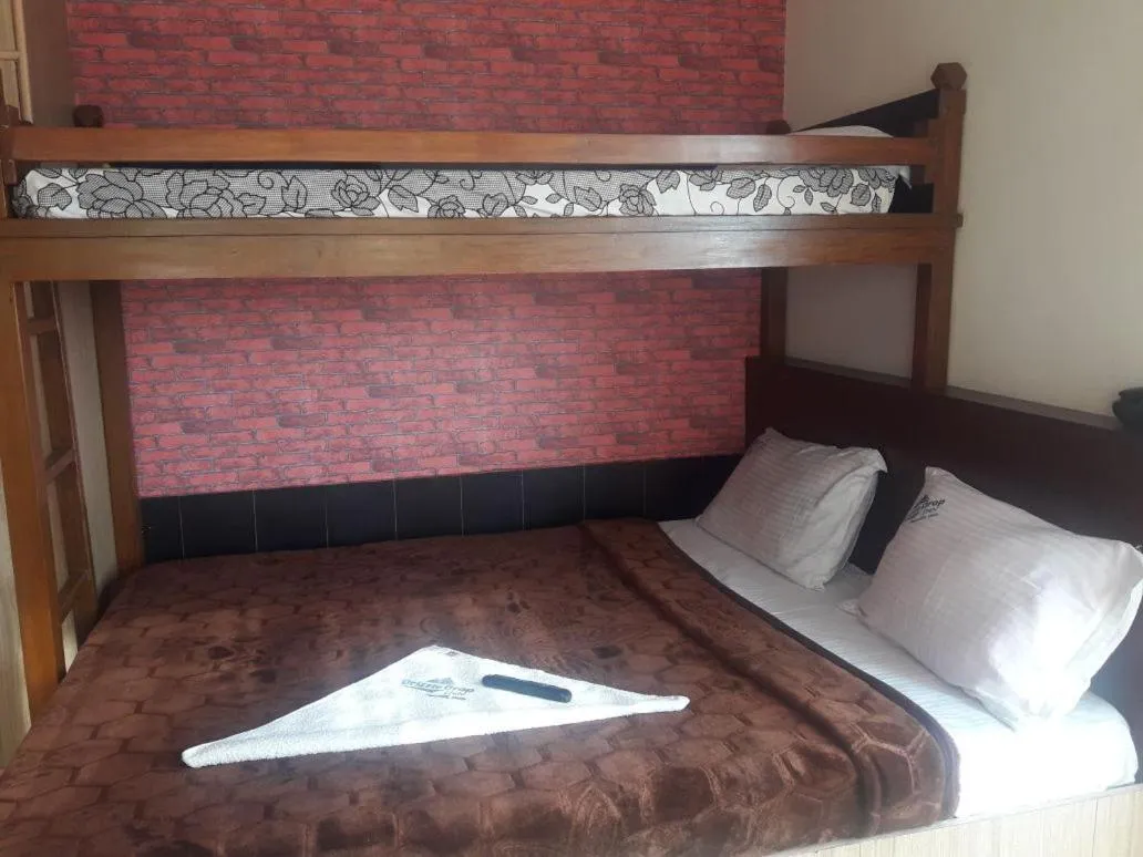 cot, Bed in Drizzle Drop Inn