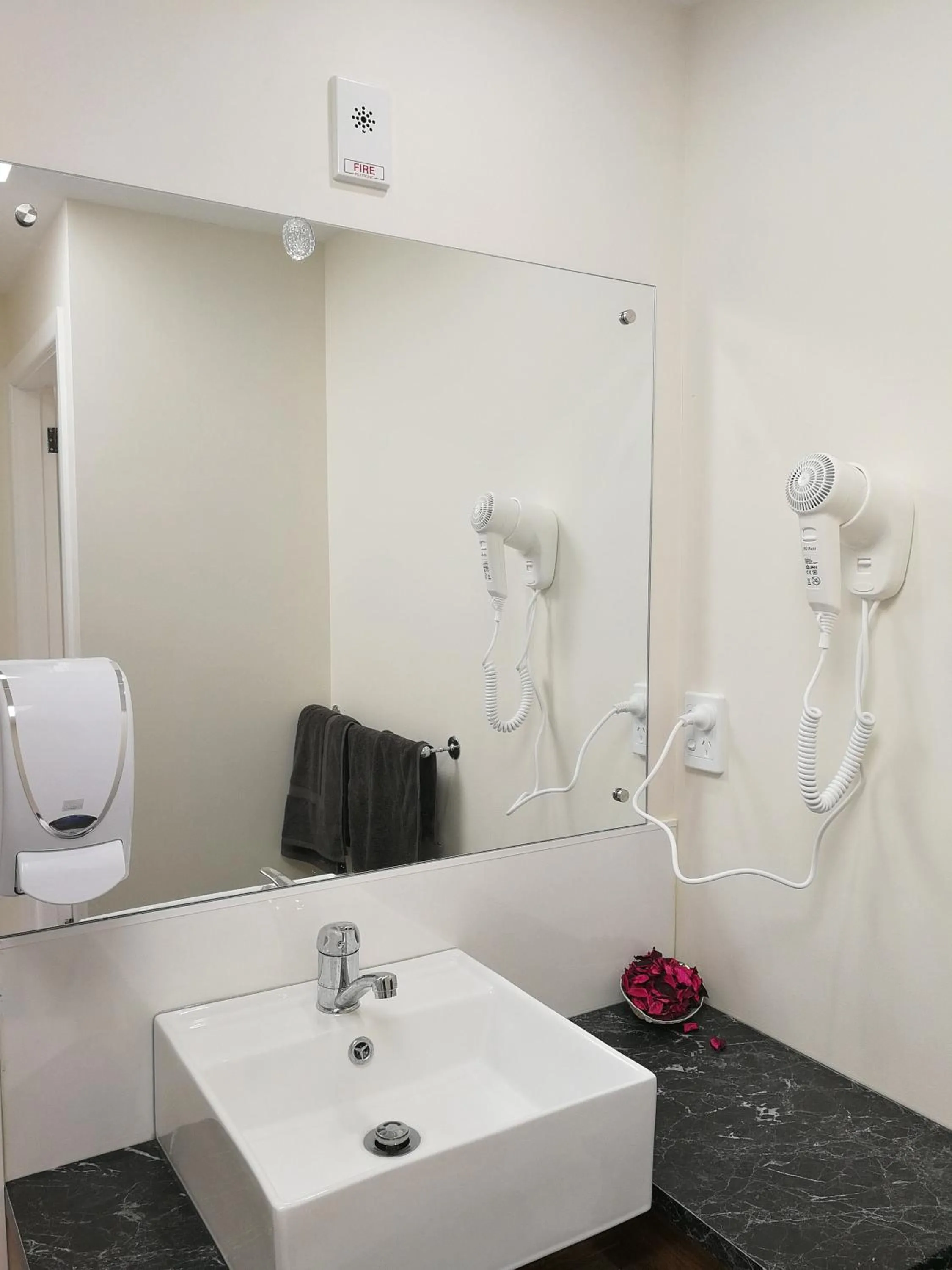 Bathroom in Oxford Queenette Backpackers