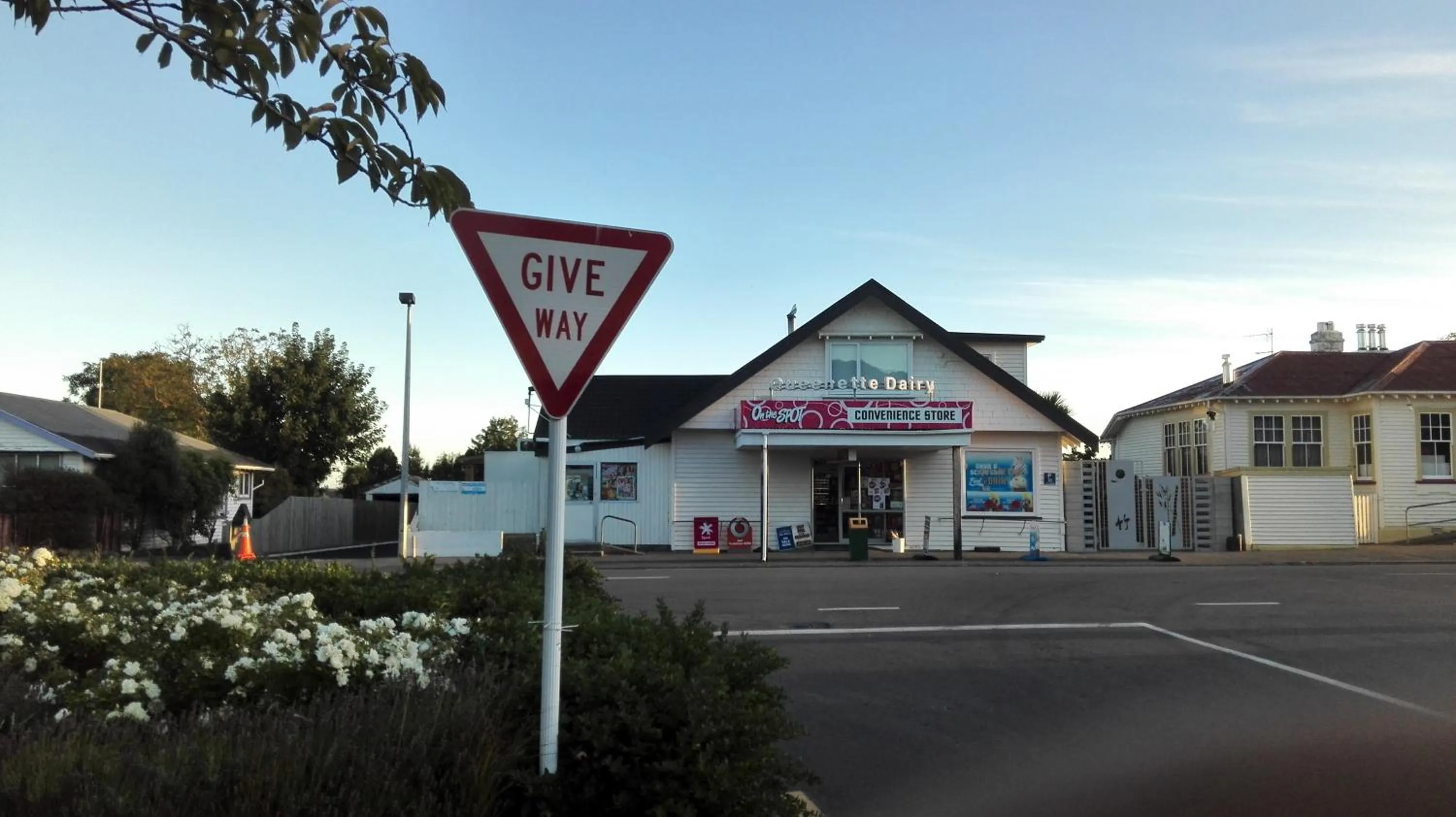 Facade/entrance in Oxford Queenette Backpackers
