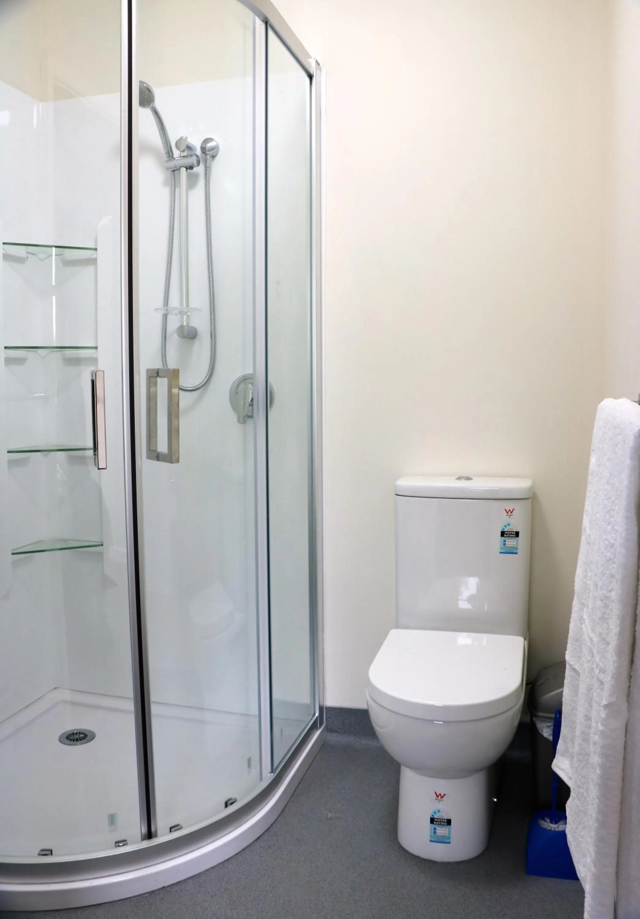 Bathroom in Oxford Queenette Backpackers