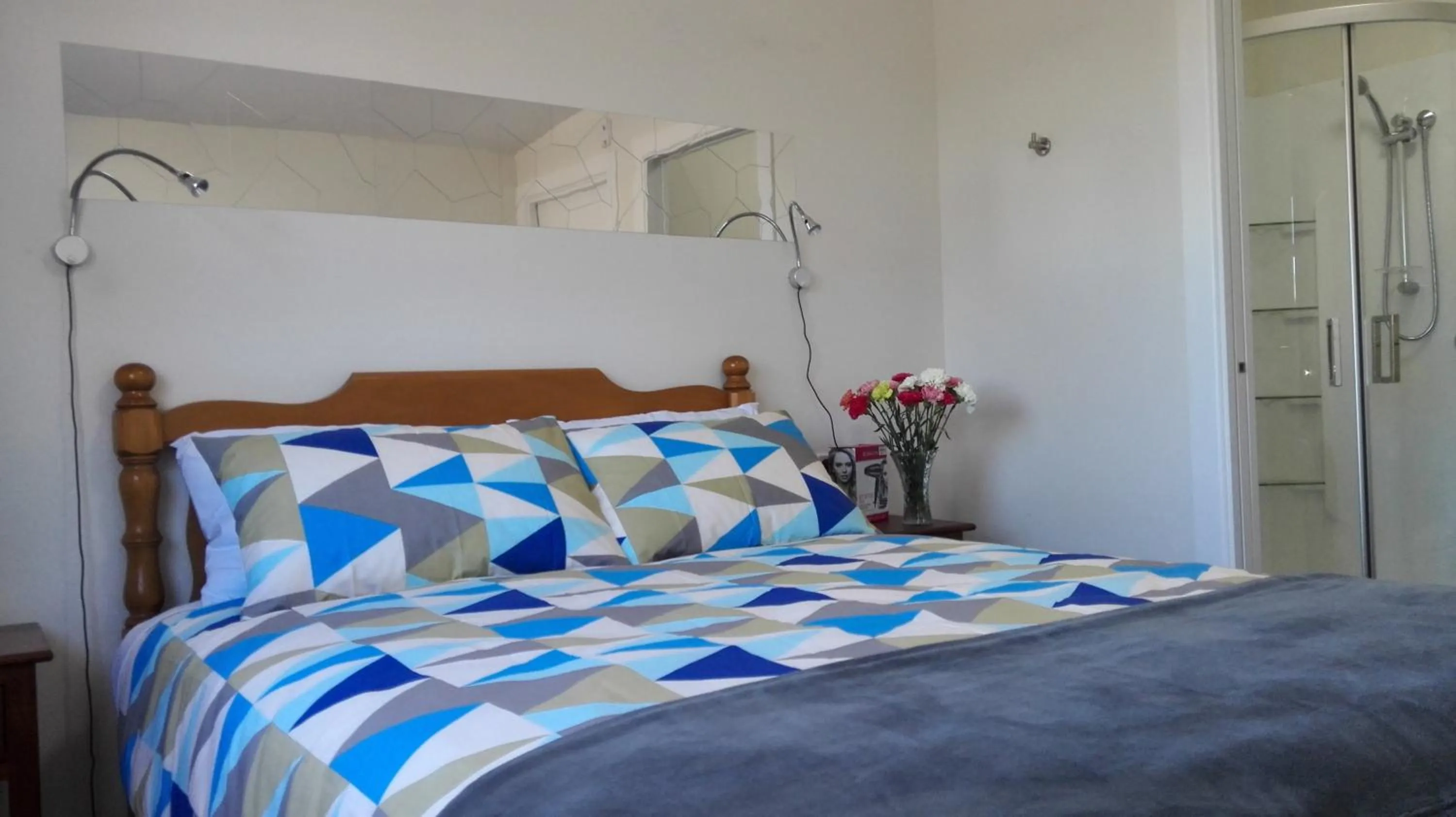 Bed in Oxford Queenette Backpackers