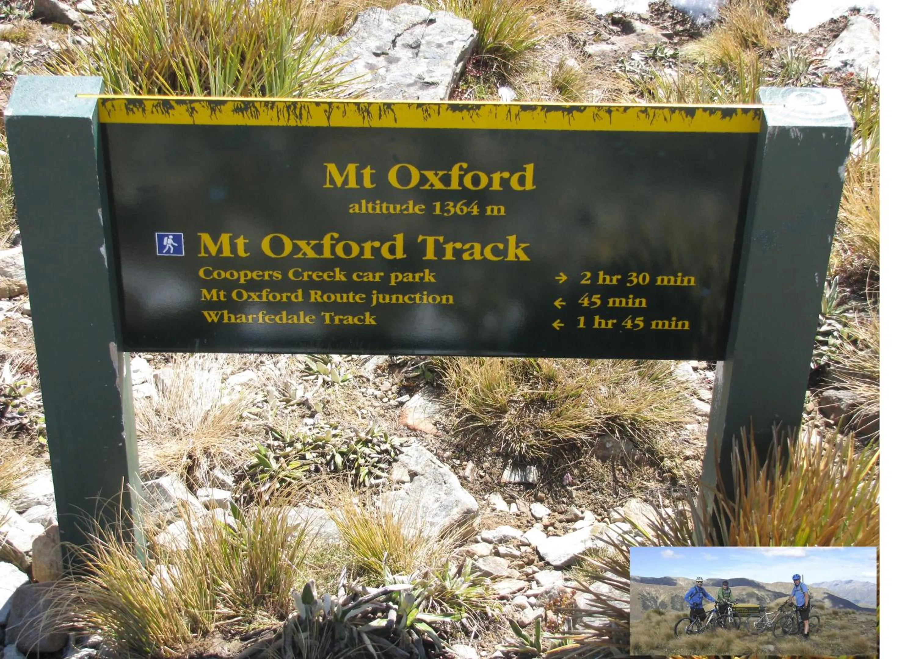 Hiking in Oxford Queenette Backpackers