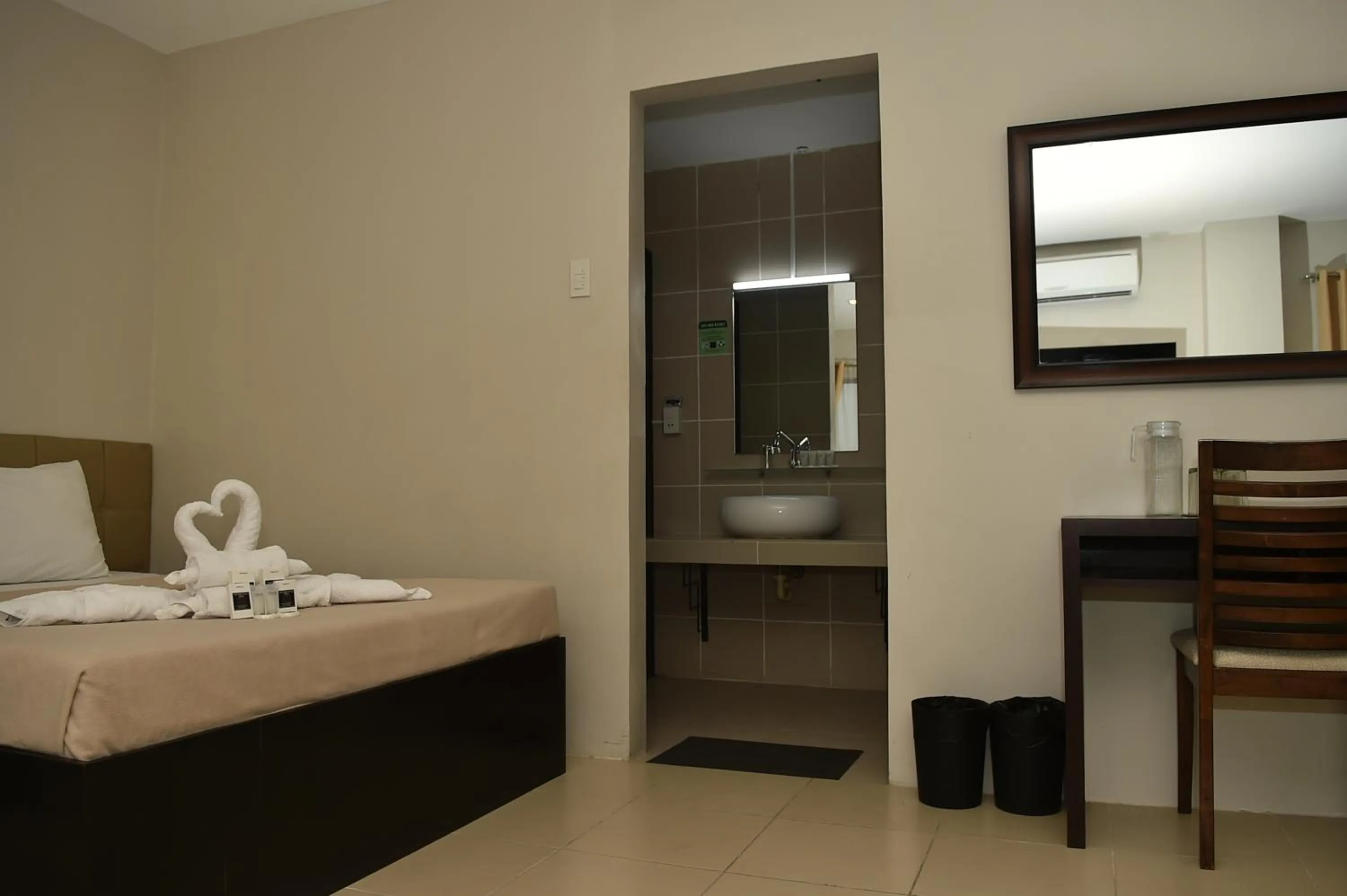 Other, Bed in Columbus Plaza Hotel