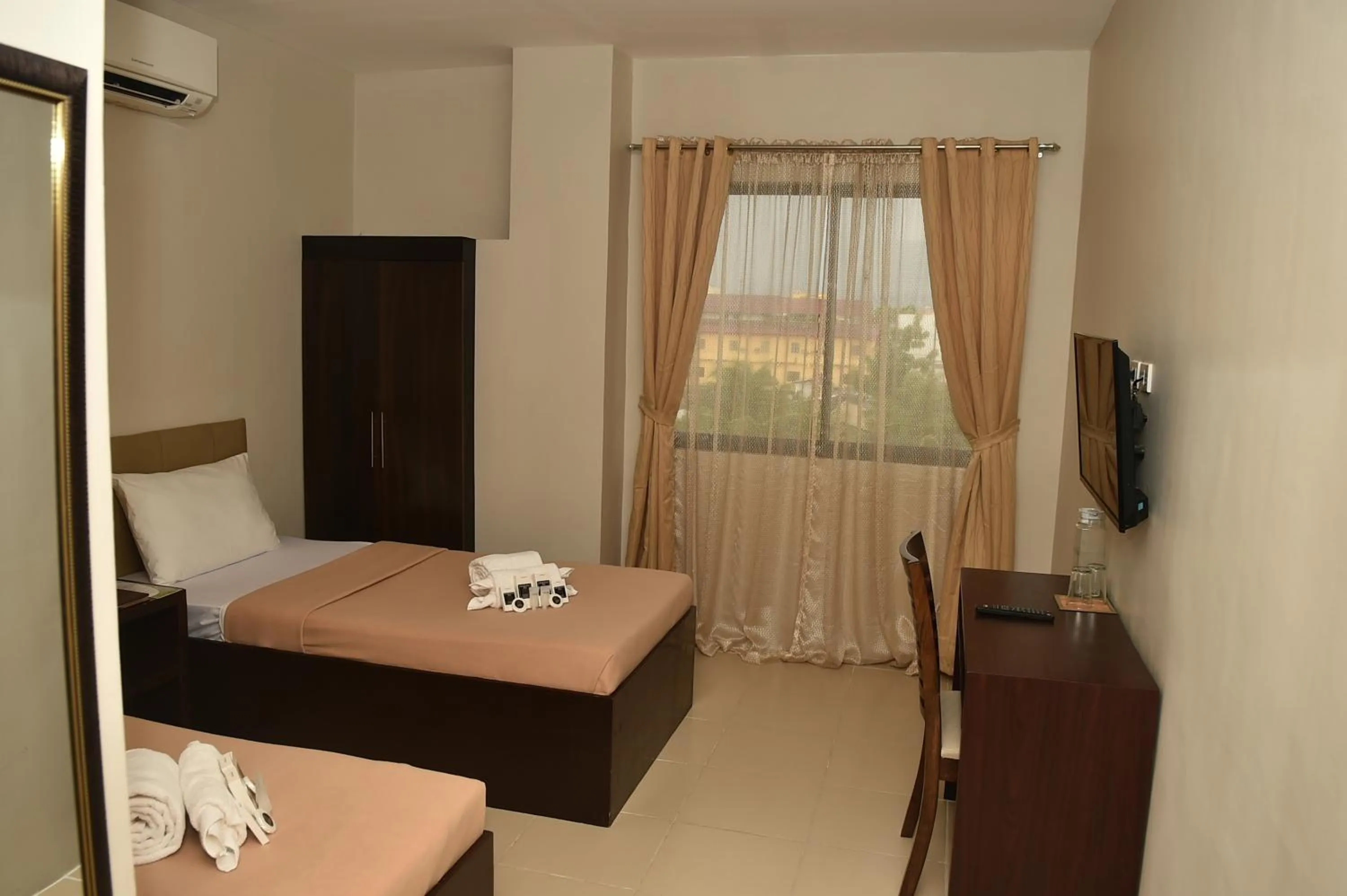 Other, Bed in Columbus Plaza Hotel