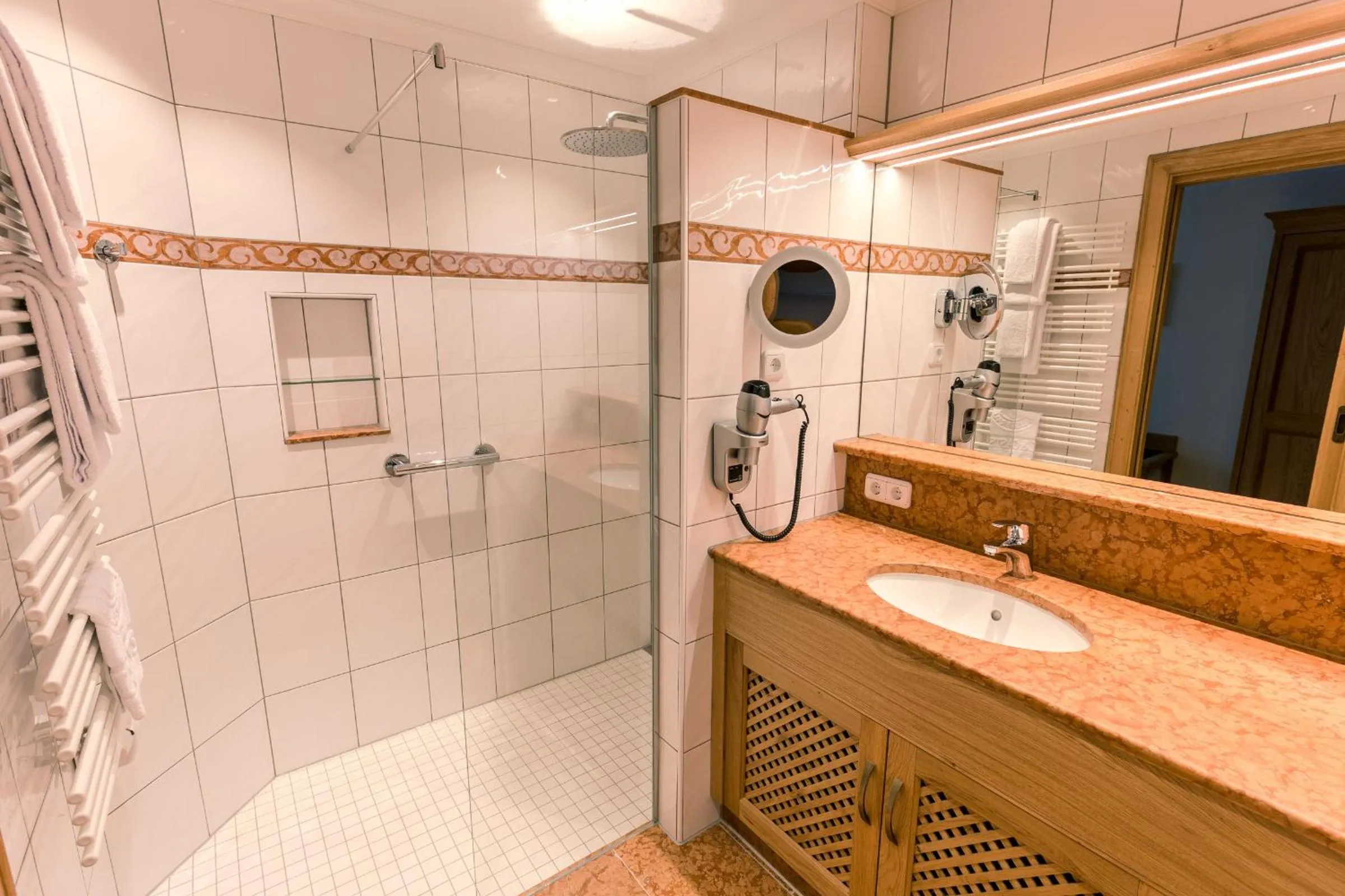 Hotel & Gaststätte zum Erdinger Weißbräu