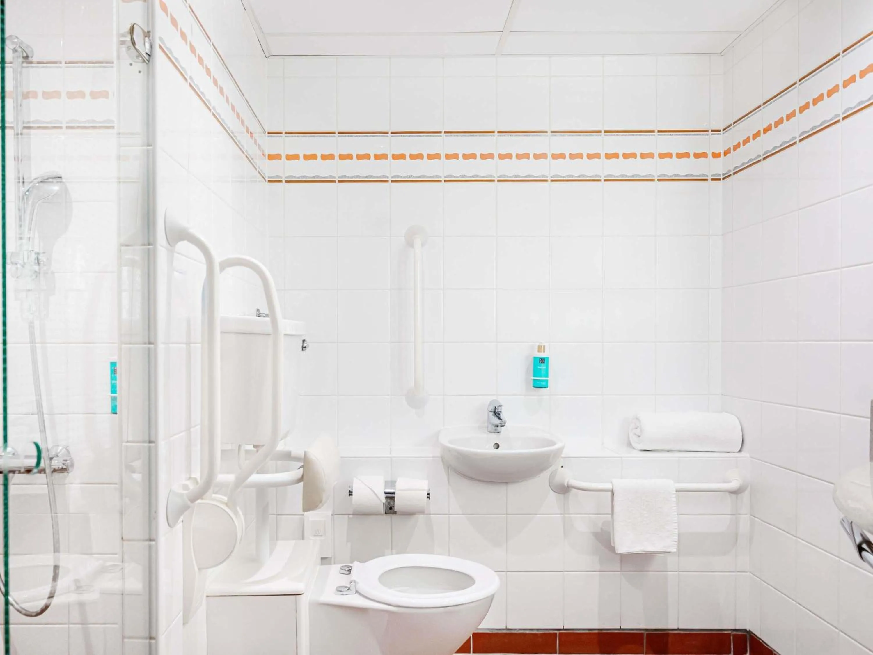 Bathroom in Novotel Milton Keynes