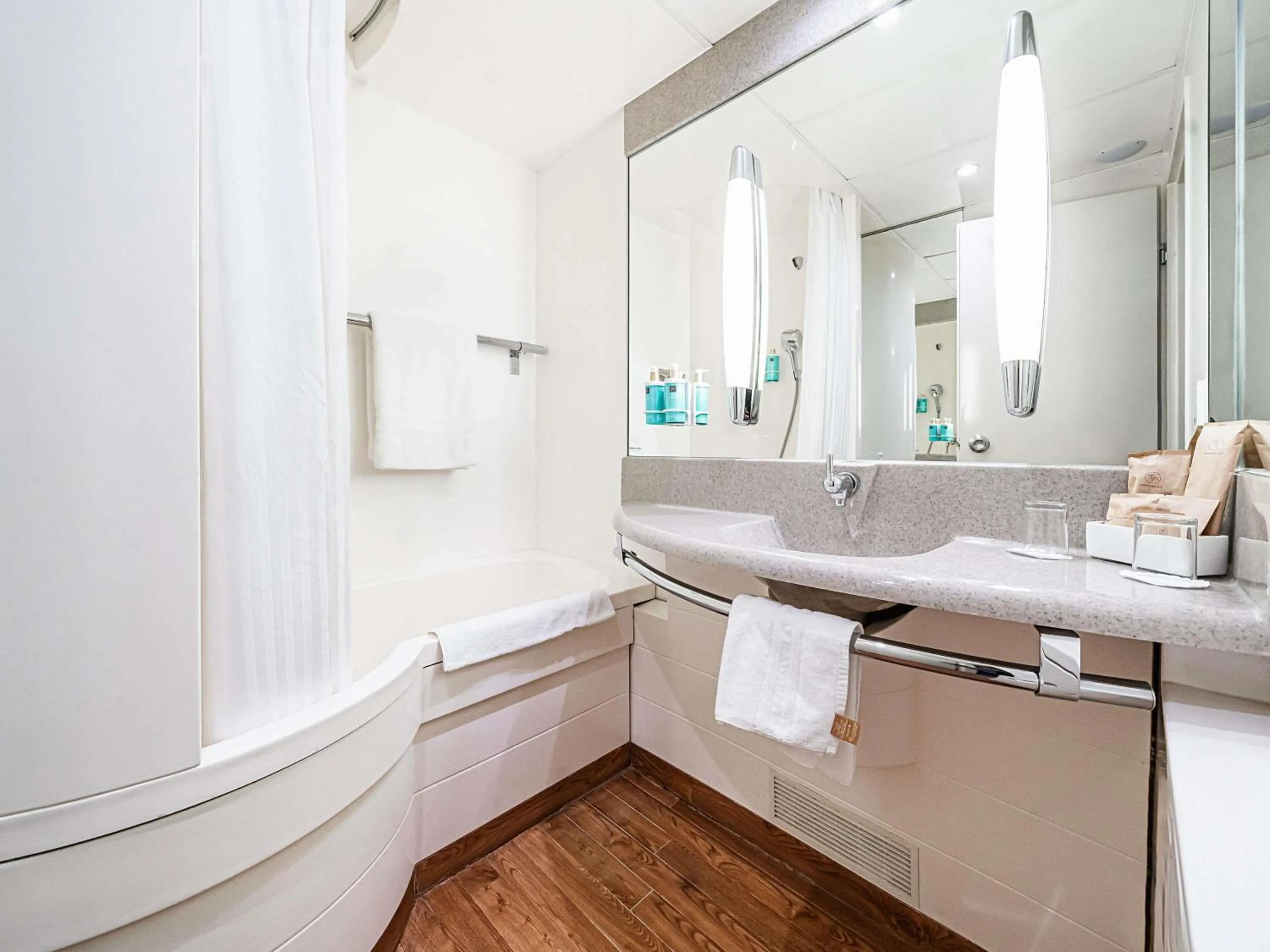 Bedroom in Novotel Milton Keynes